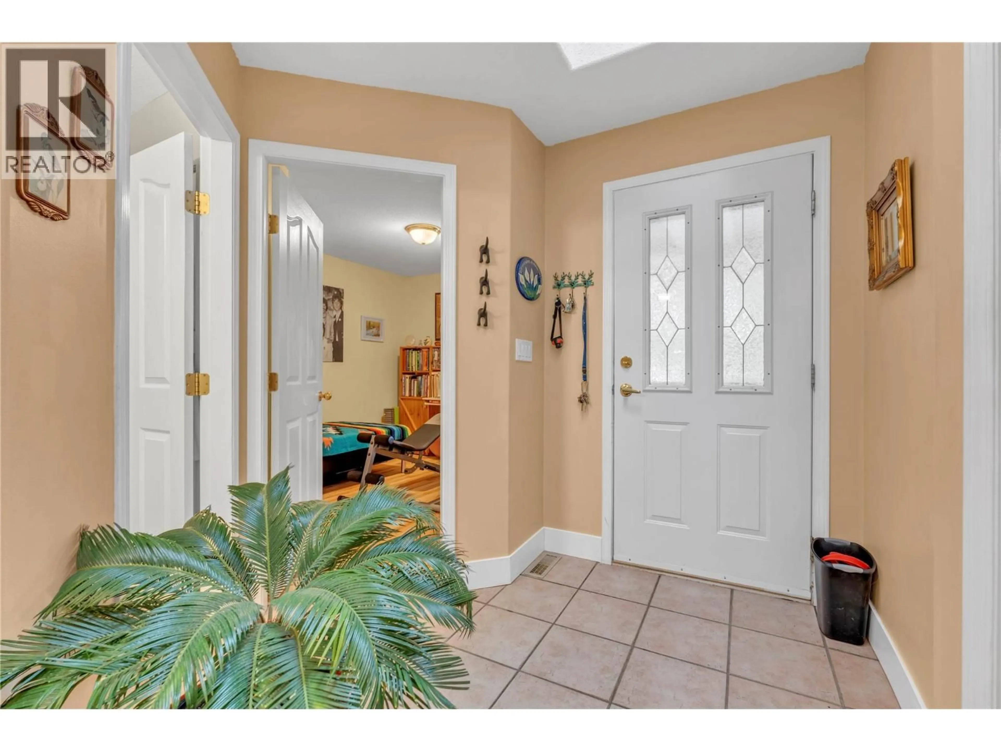 Indoor entryway for 2 - 3038 ORCHARD DRIVE, Keremeos British Columbia V0X1N1
