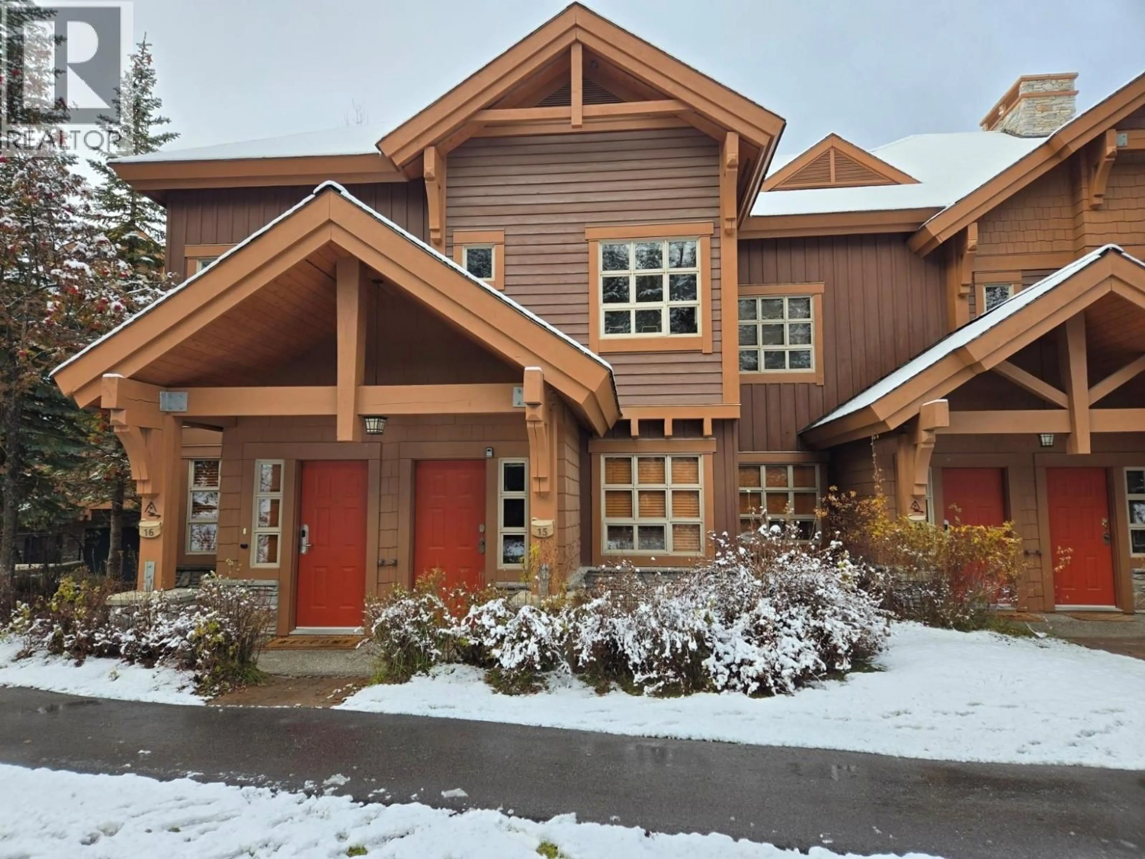 Indoor foyer for 15 - 2002 PANORAMA DRIVE, Panorama British Columbia V0A1T0
