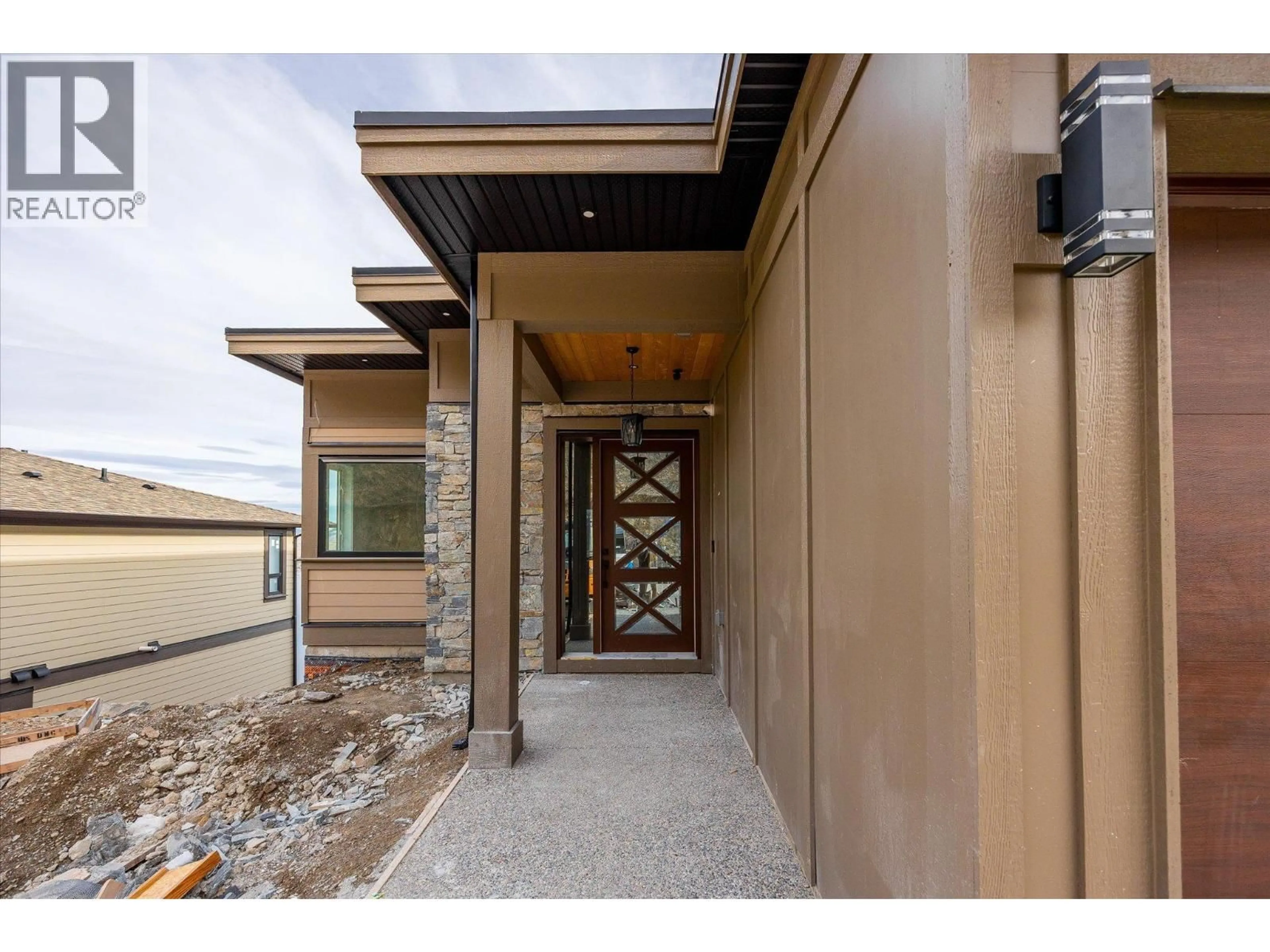 Indoor entryway for 8916 TAVISTOCK ROAD, Vernon British Columbia V1H2L4
