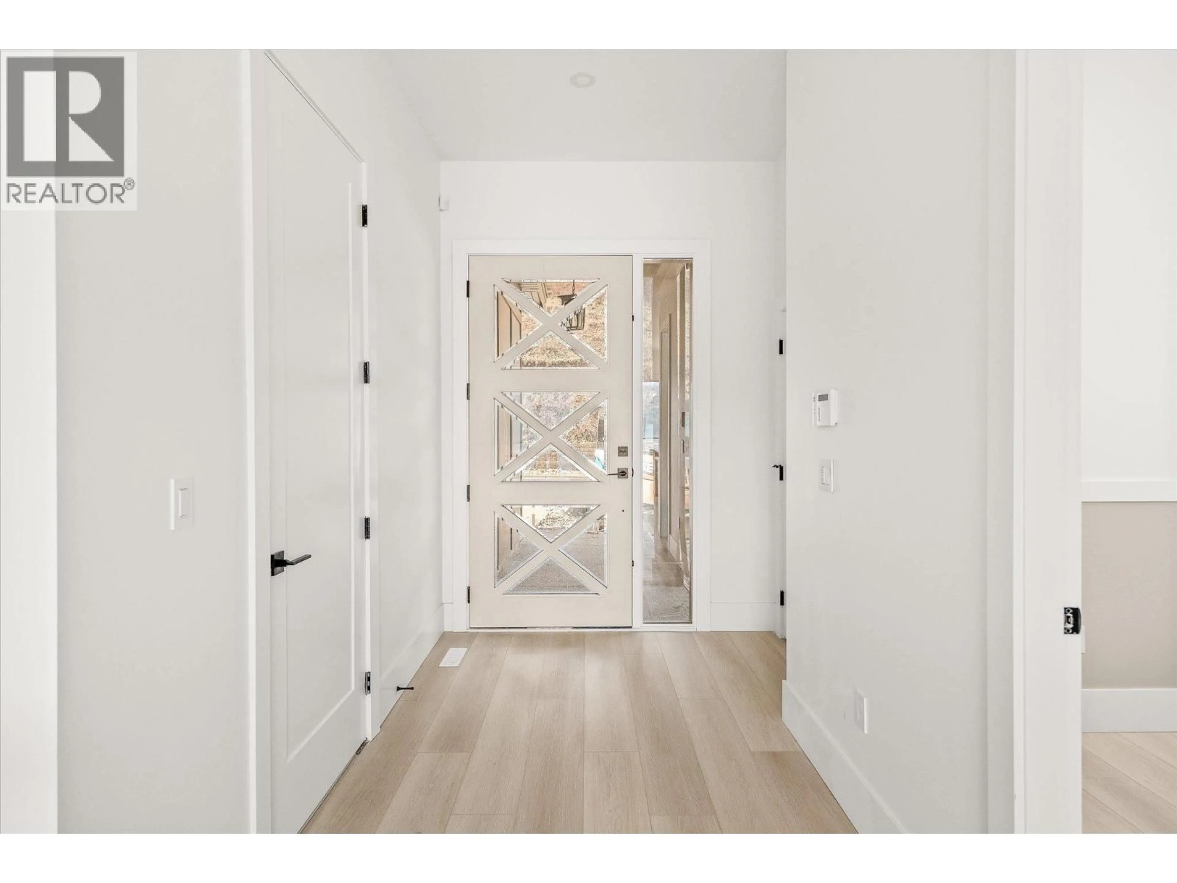 Indoor entryway for 8916 TAVISTOCK ROAD, Vernon British Columbia V1H2L4