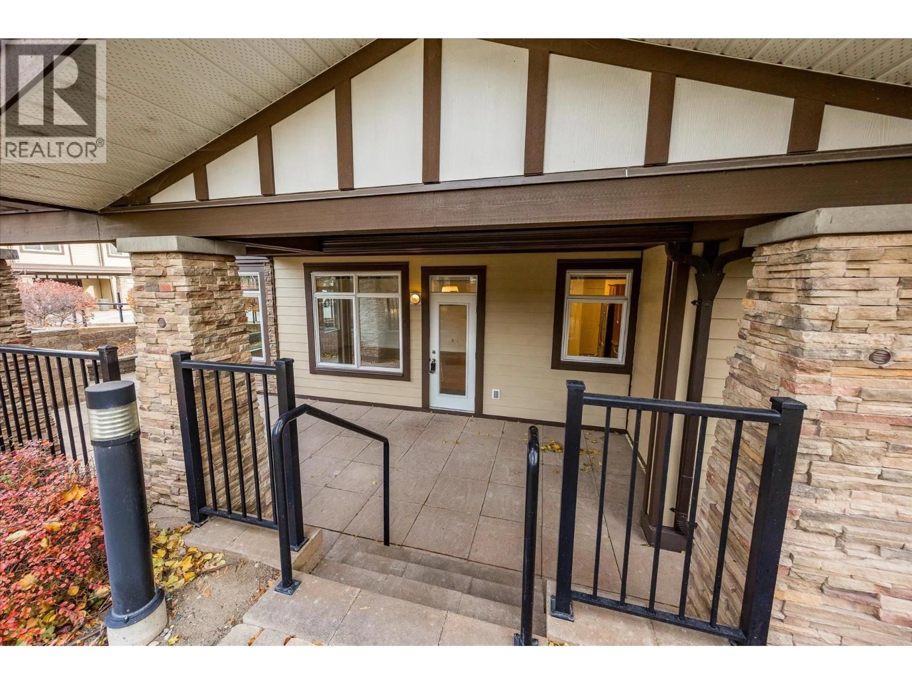 Indoor entryway for 2101 - 3843 BROWN ROAD, West Kelowna British Columbia V4T2J3