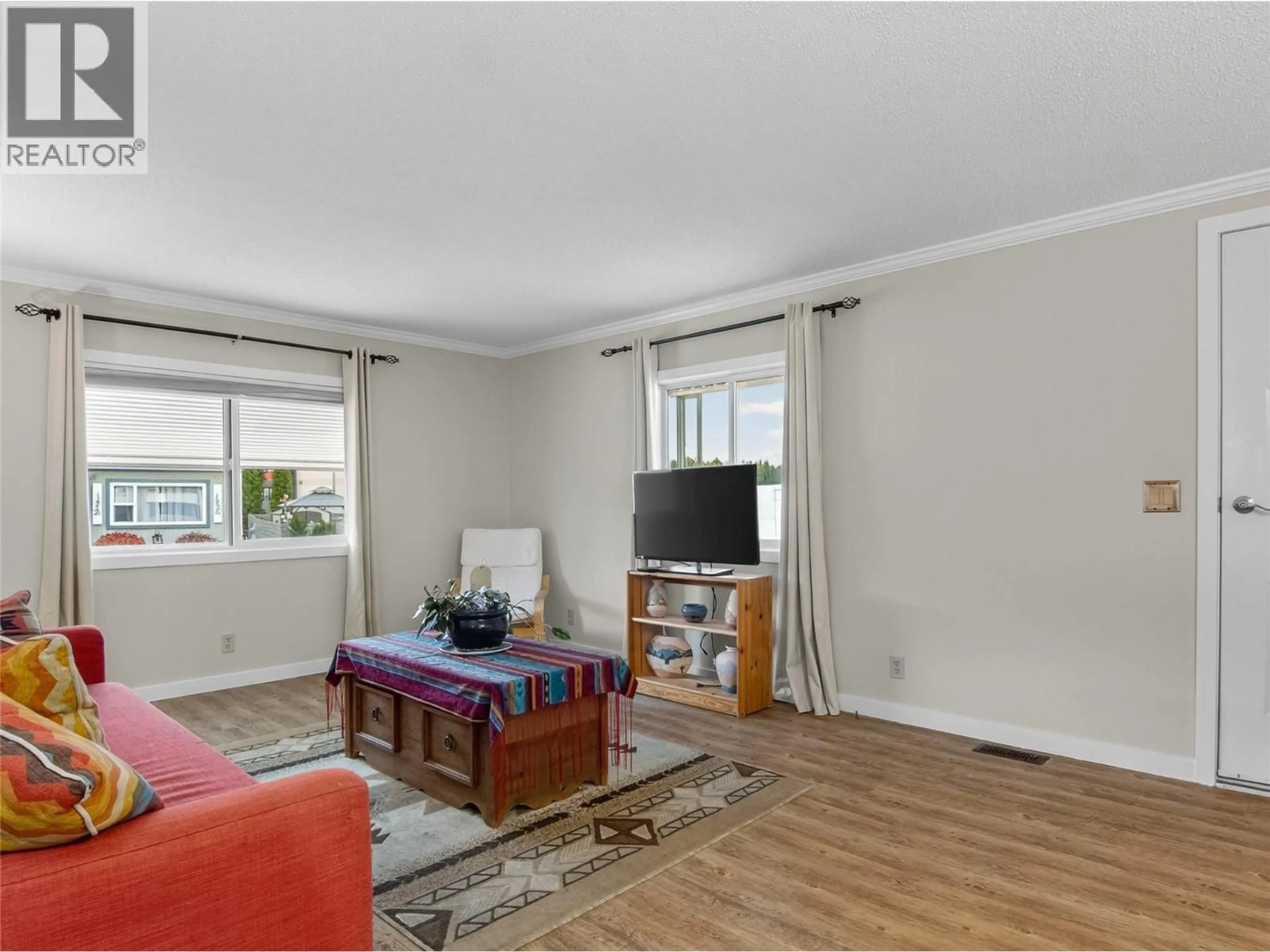 Living room with furniture, unknown for 108 - 98 OKANAGAN AVENUE EAST, Penticton British Columbia V2A3J5