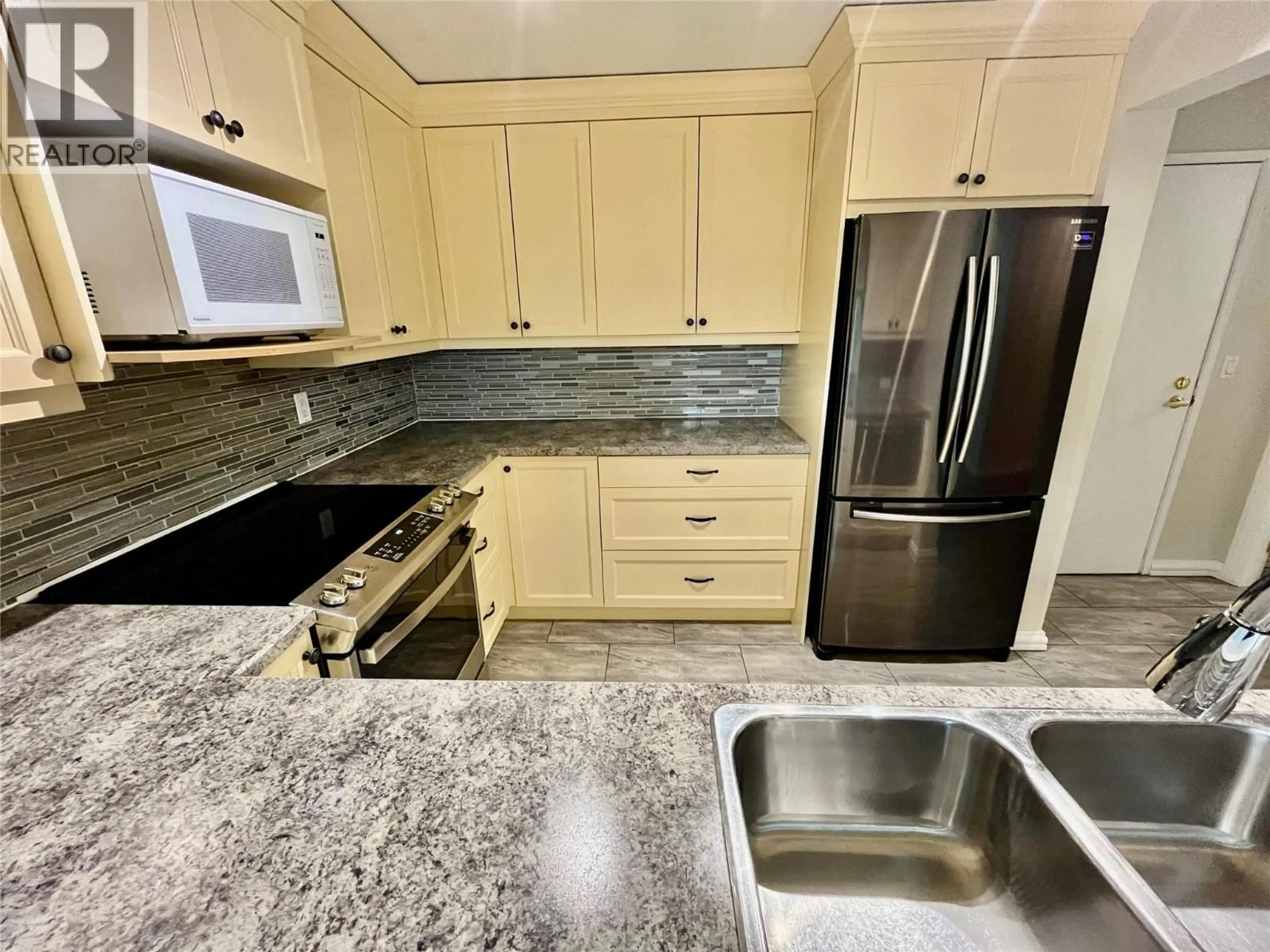 Unknown for 230 - 1045 SUTHERLAND AVENUE, Kelowna British Columbia V1Y5Y1