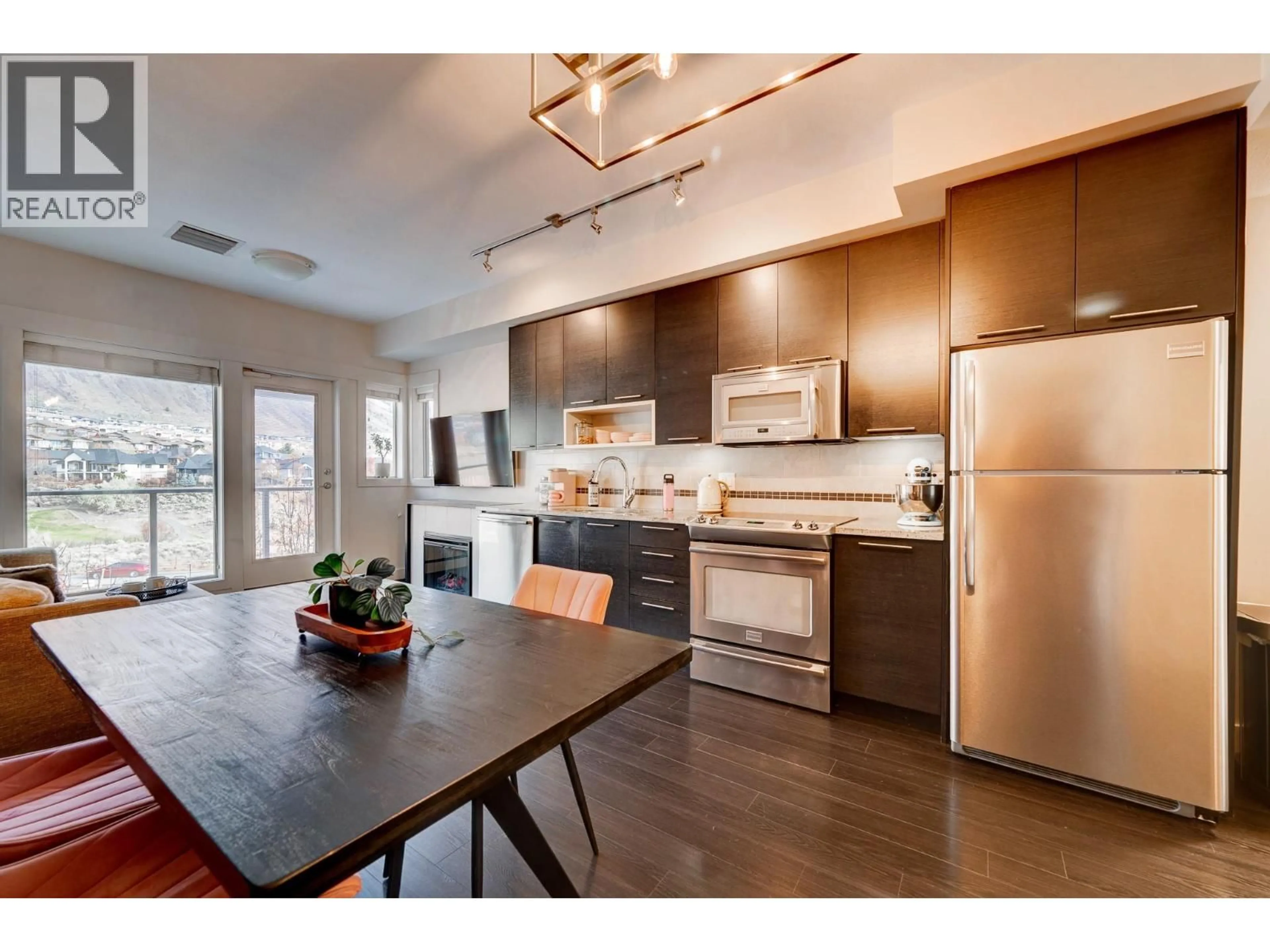 Open concept kitchen, wood/laminate floor for 3421 - 1040 TALASA COURT, Kamloops British Columbia V2H1R1