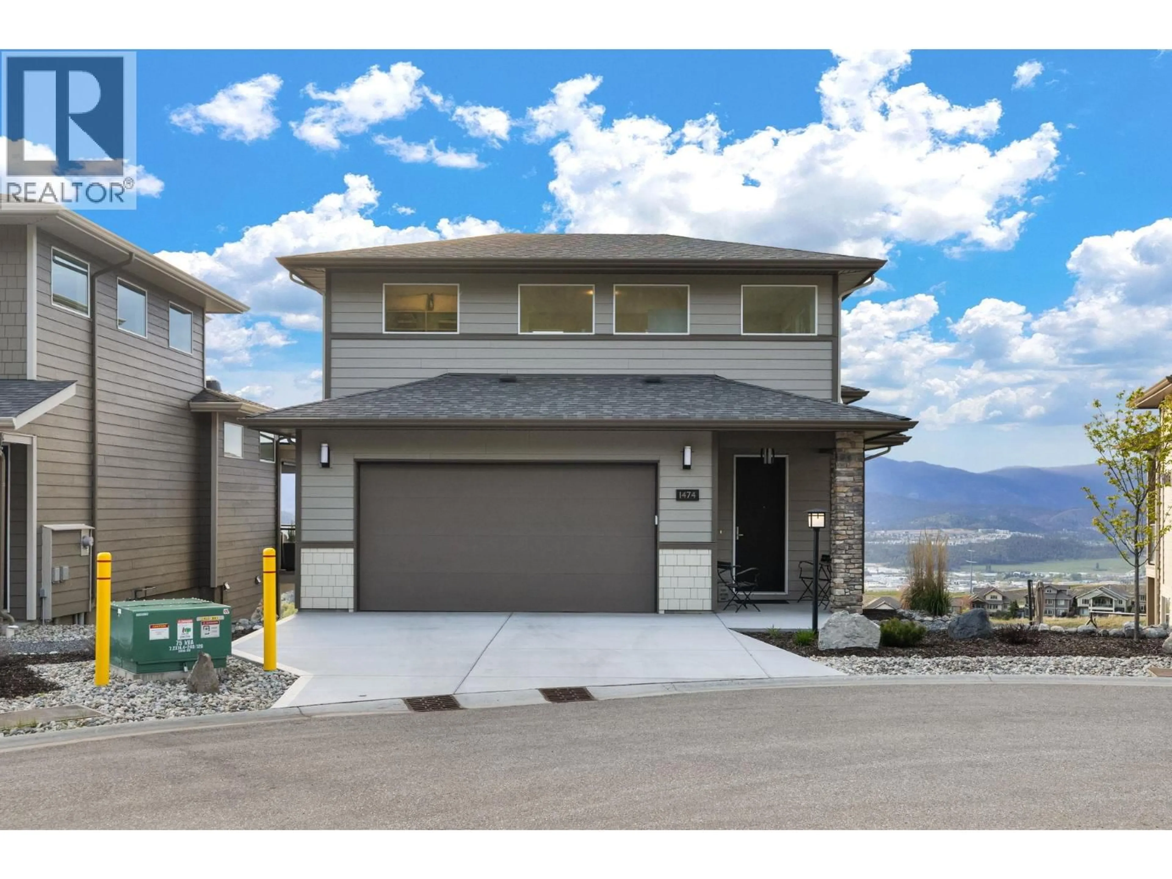 Home with vinyl exterior material, mountain view for 1474 SUMMER CRESCENT, Kelowna British Columbia V1P1T8