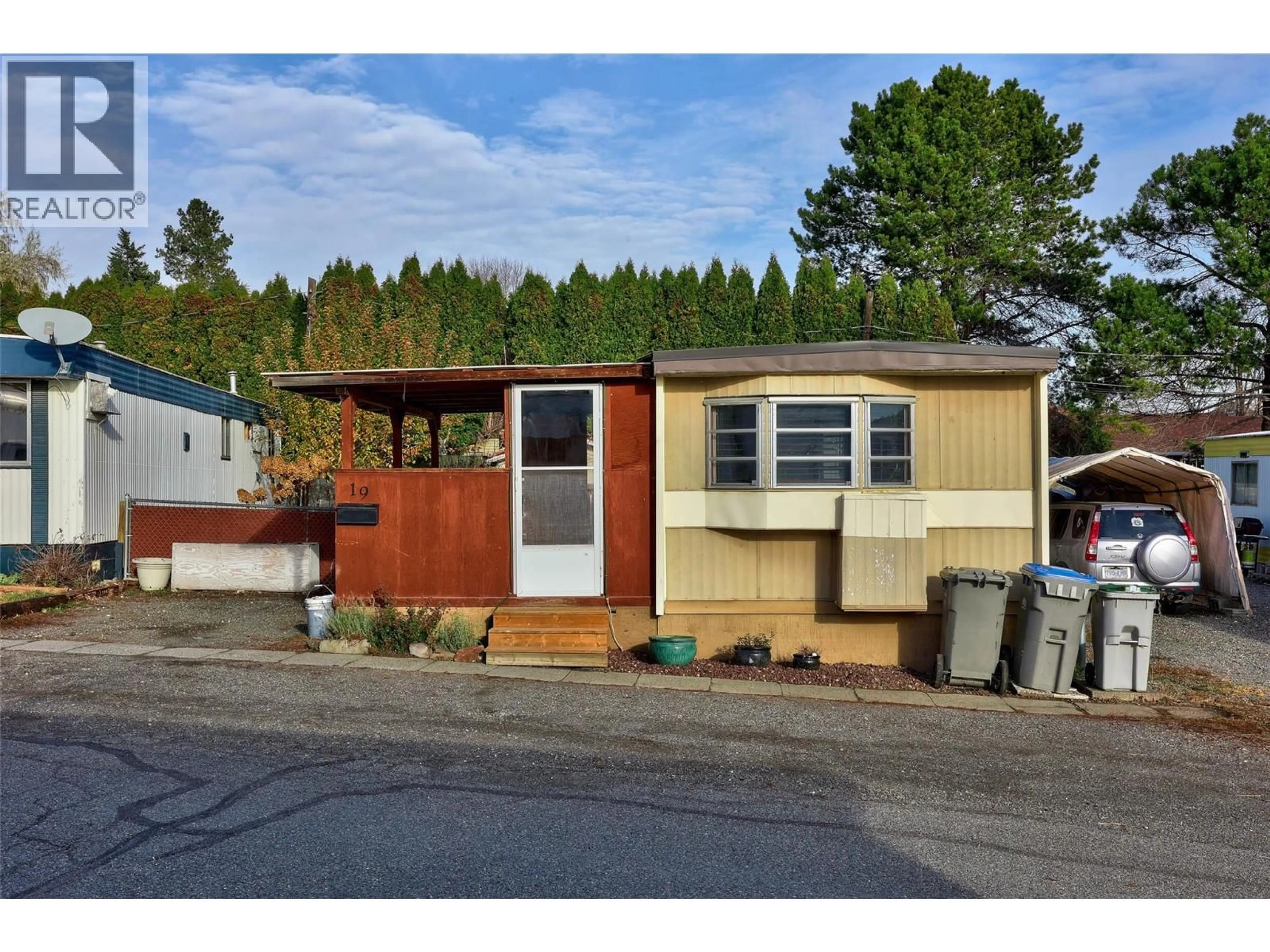 Home with vinyl exterior material, street for 19 - 2380 WESTSYDE ROAD, Kamloops British Columbia V2B7C4