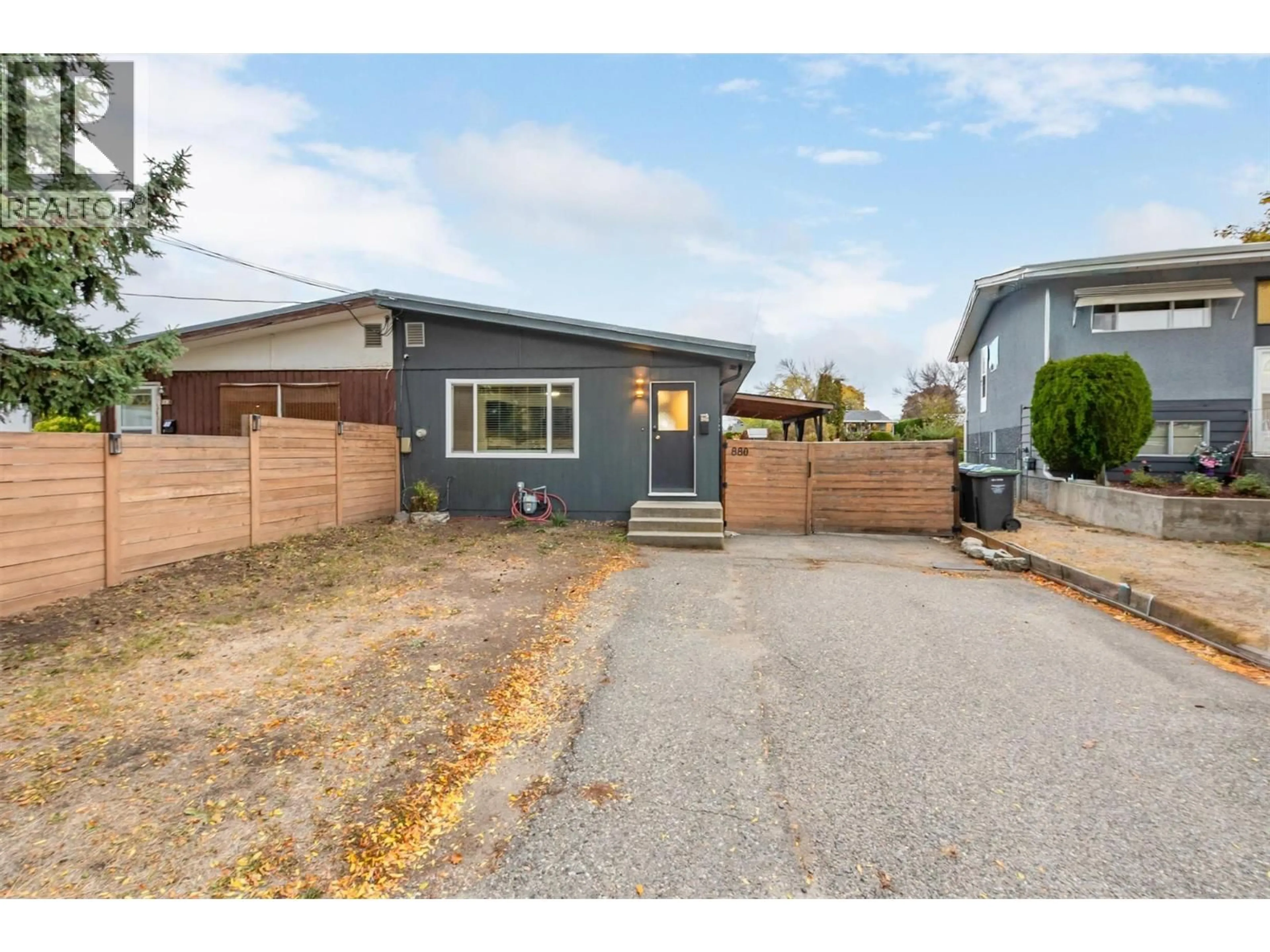 Home with vinyl exterior material, street for 880 HOLLYDELL ROAD, Kelowna British Columbia V1X1L7