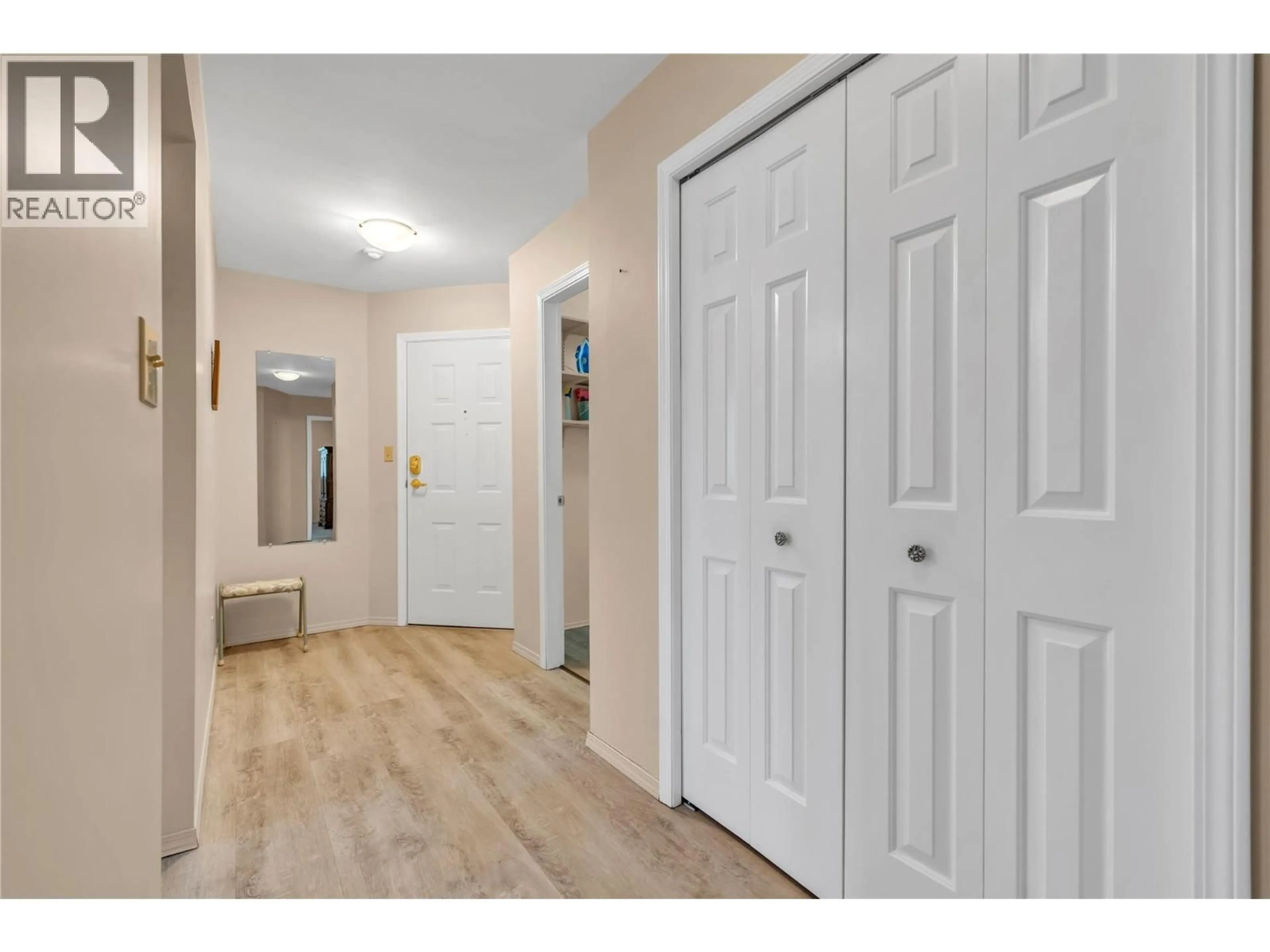 Indoor entryway for 308 - 965 KING STREET, Penticton British Columbia V2A8J4