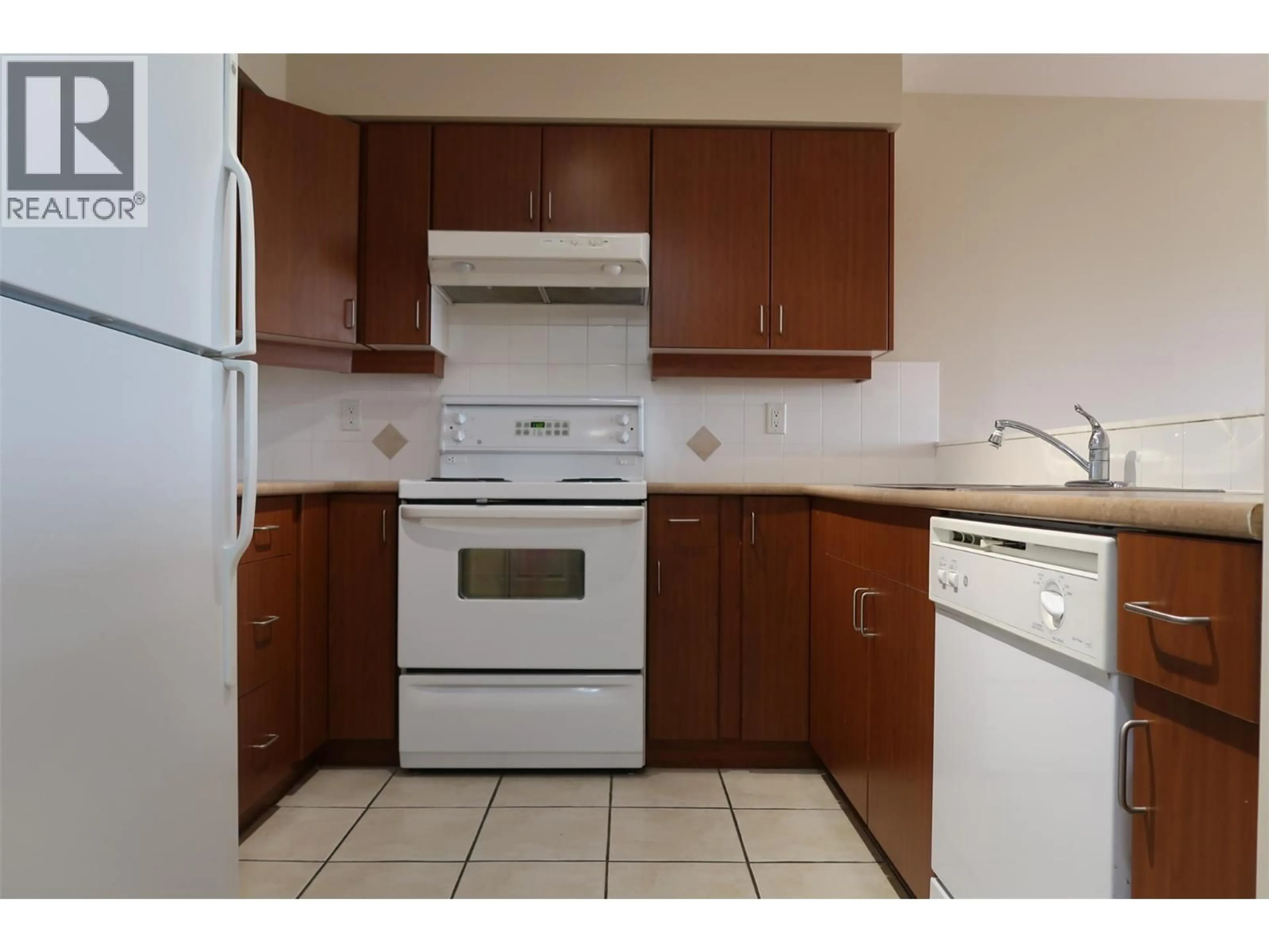 Standard kitchen, unknown for 404 - 7600 COTTONWOOD DRIVE, Osoyoos British Columbia V0H1V0