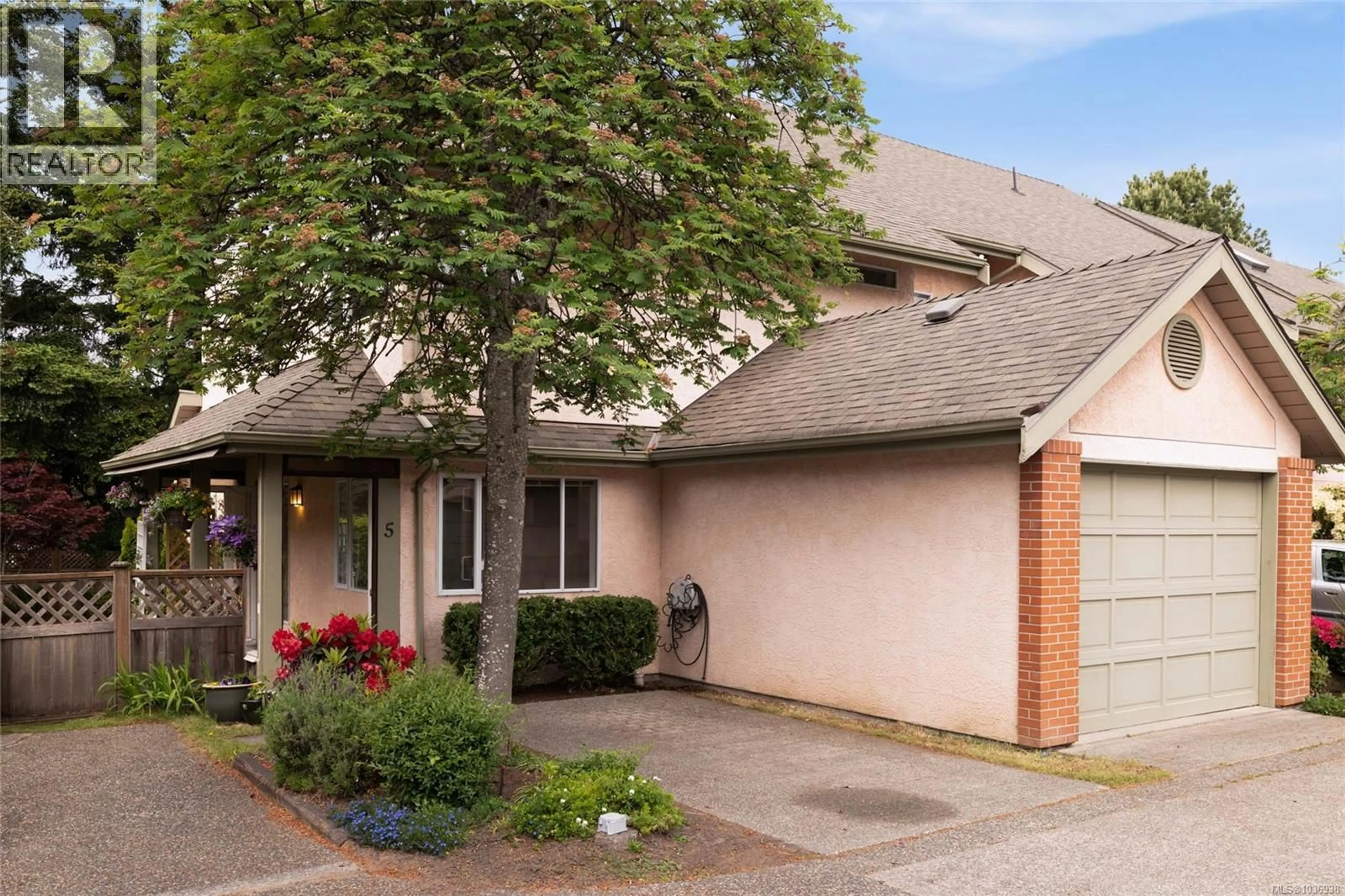 Unknown for 5 - 216 RUSSELL STREET, Victoria British Columbia V9A3X2