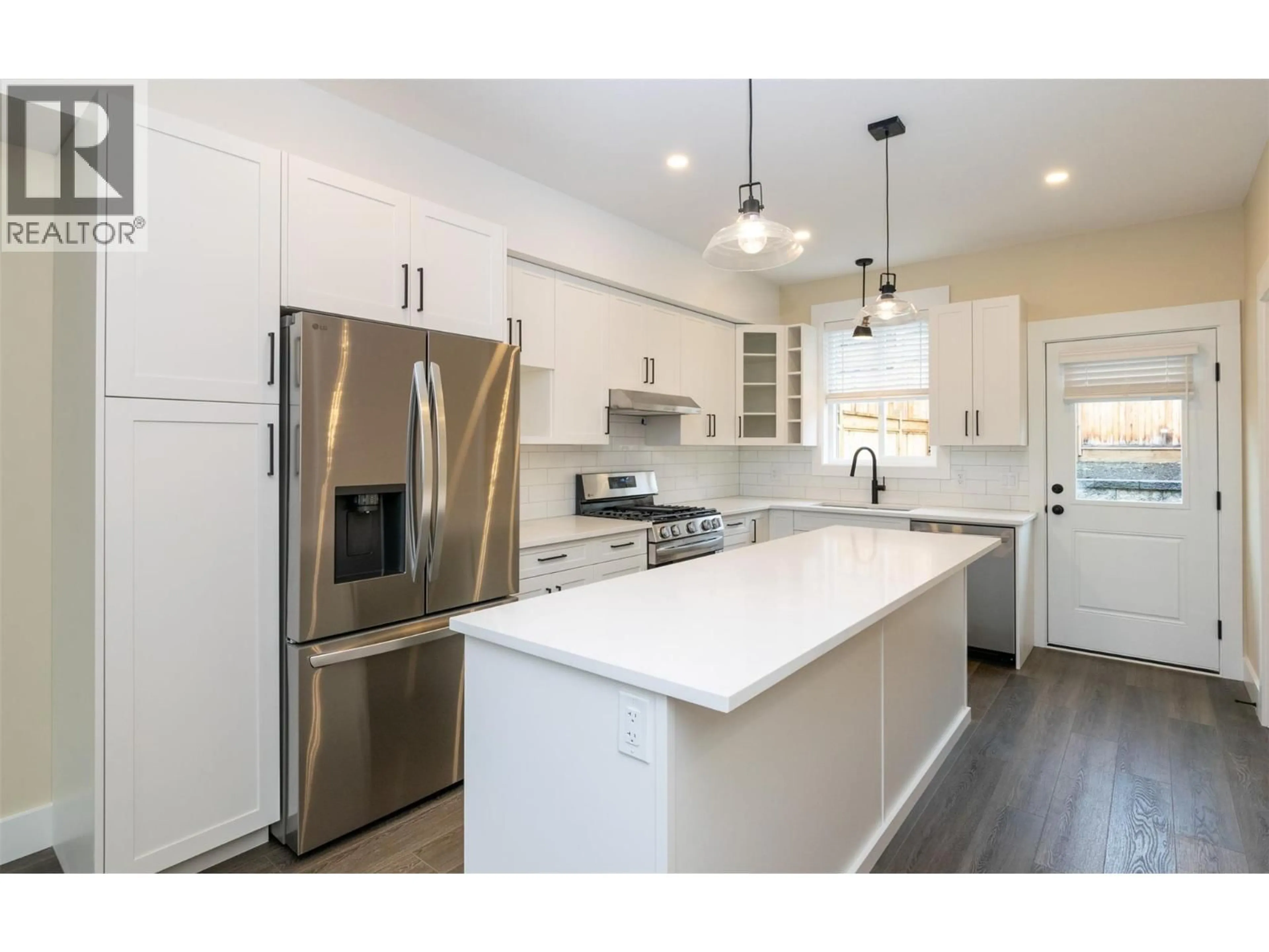 Open concept kitchen, unknown for 4 - 1910 11 AVENUE NORTHEAST, Salmon Arm British Columbia V1E2V5