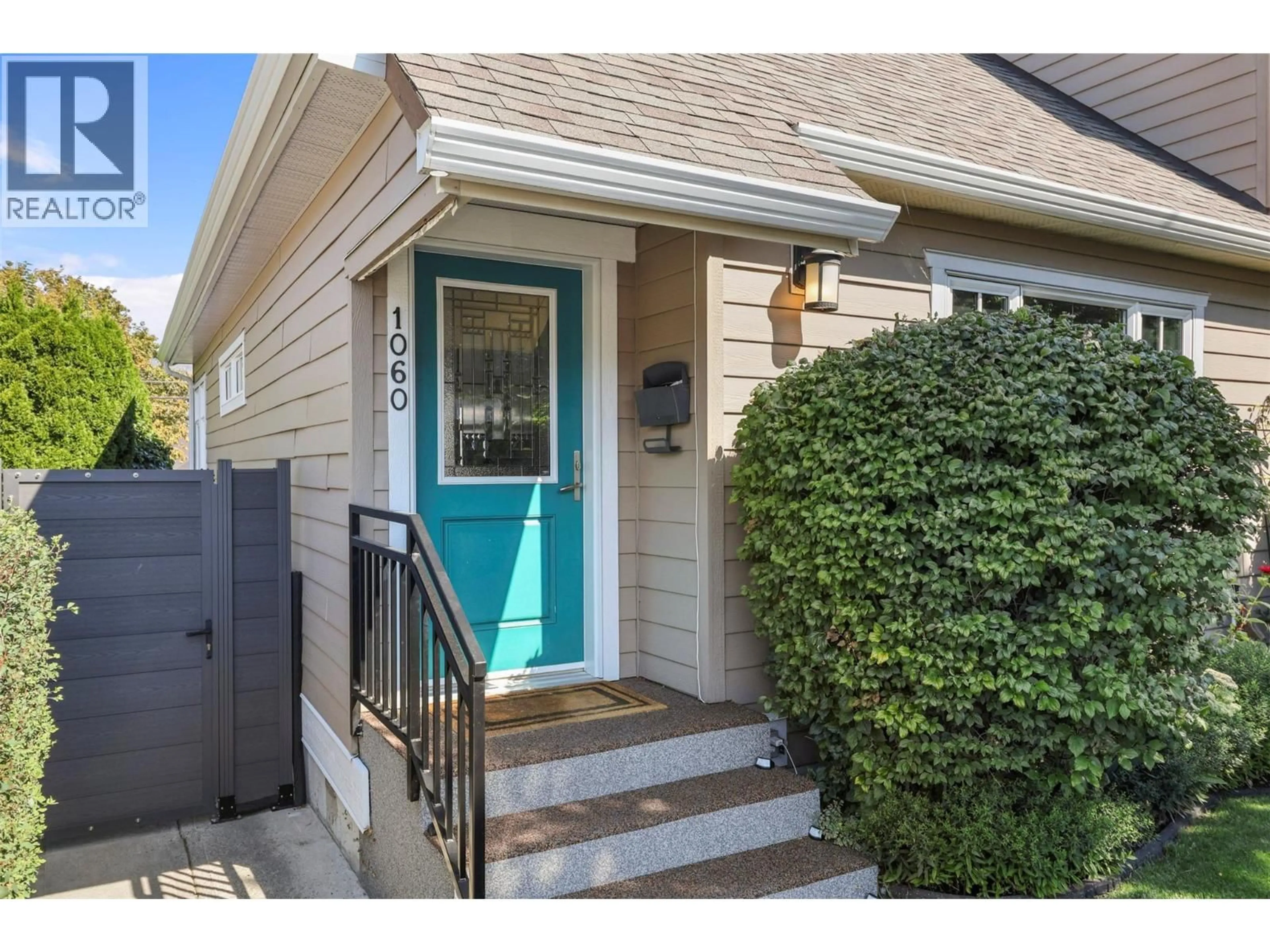 Indoor entryway for 1060 PLEASANT STREET, Kamloops British Columbia V2C3B8