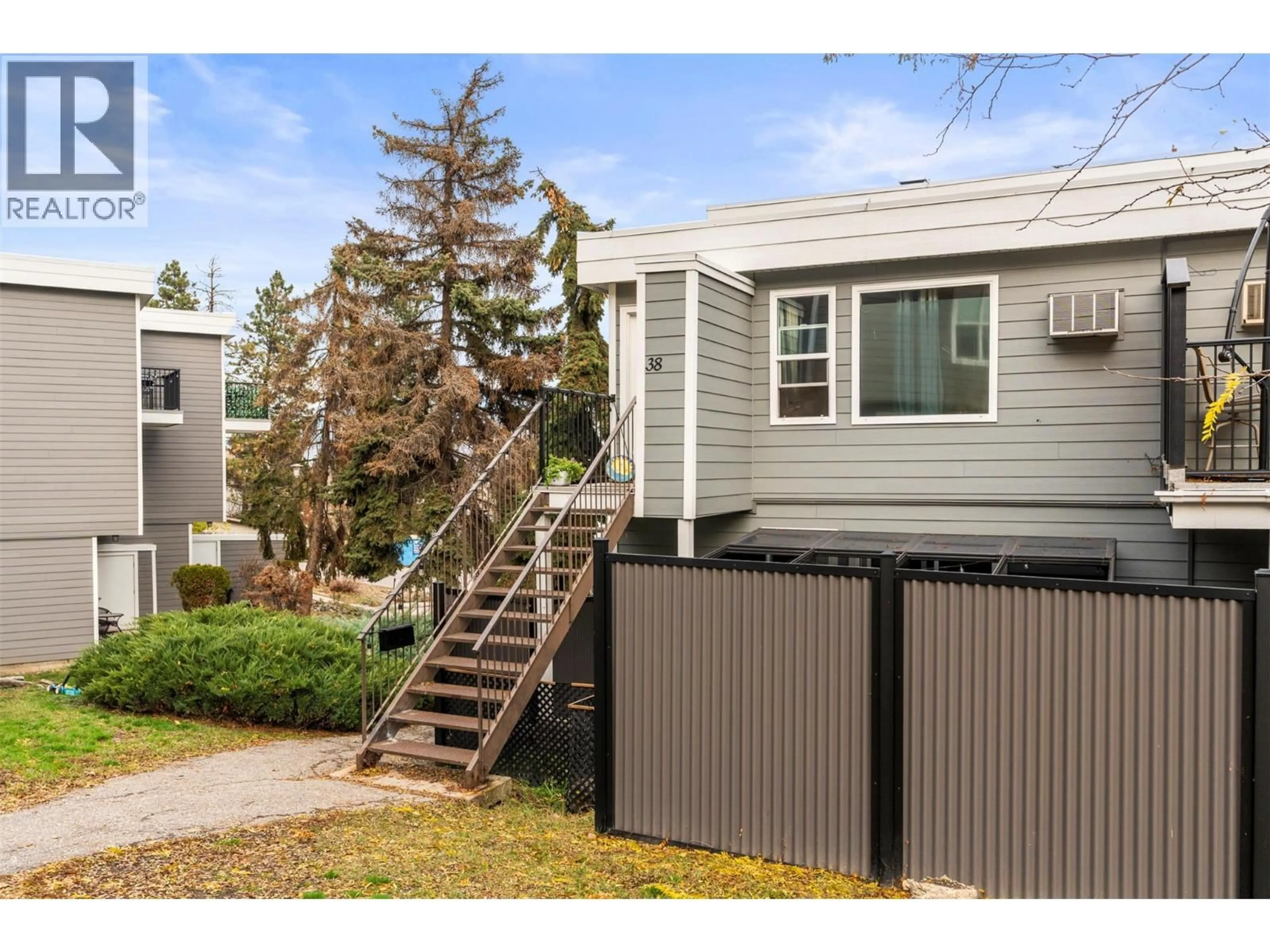 Home with vinyl exterior material, street for 38 - 3800 40 AVENUE, Vernon British Columbia V1T6S3