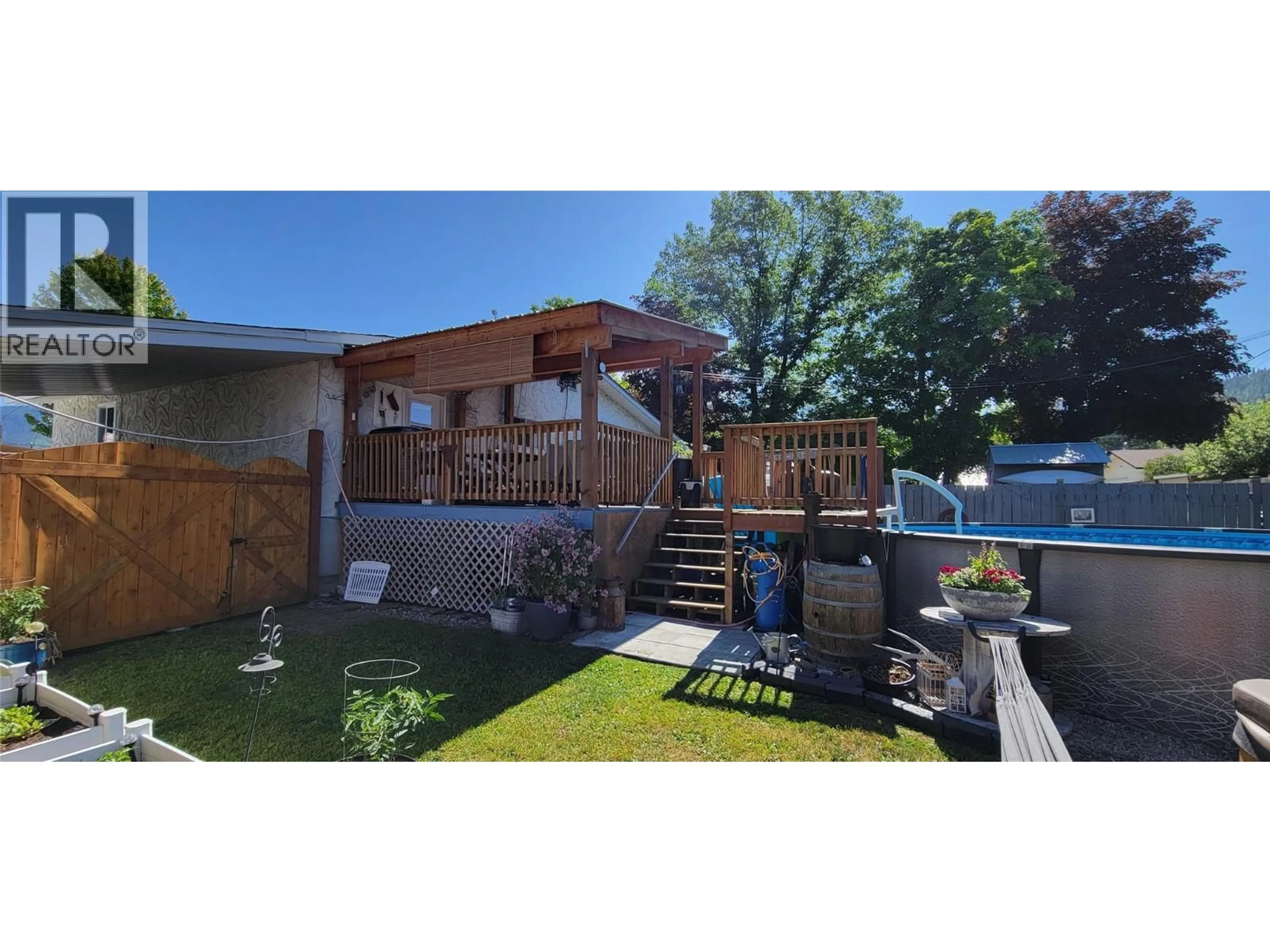 A pic from outside/outdoor area/front of a property/back of a property/a pic from drone, street for 77 JUNIPER AVENUE, Fruitvale British Columbia V0G1L0
