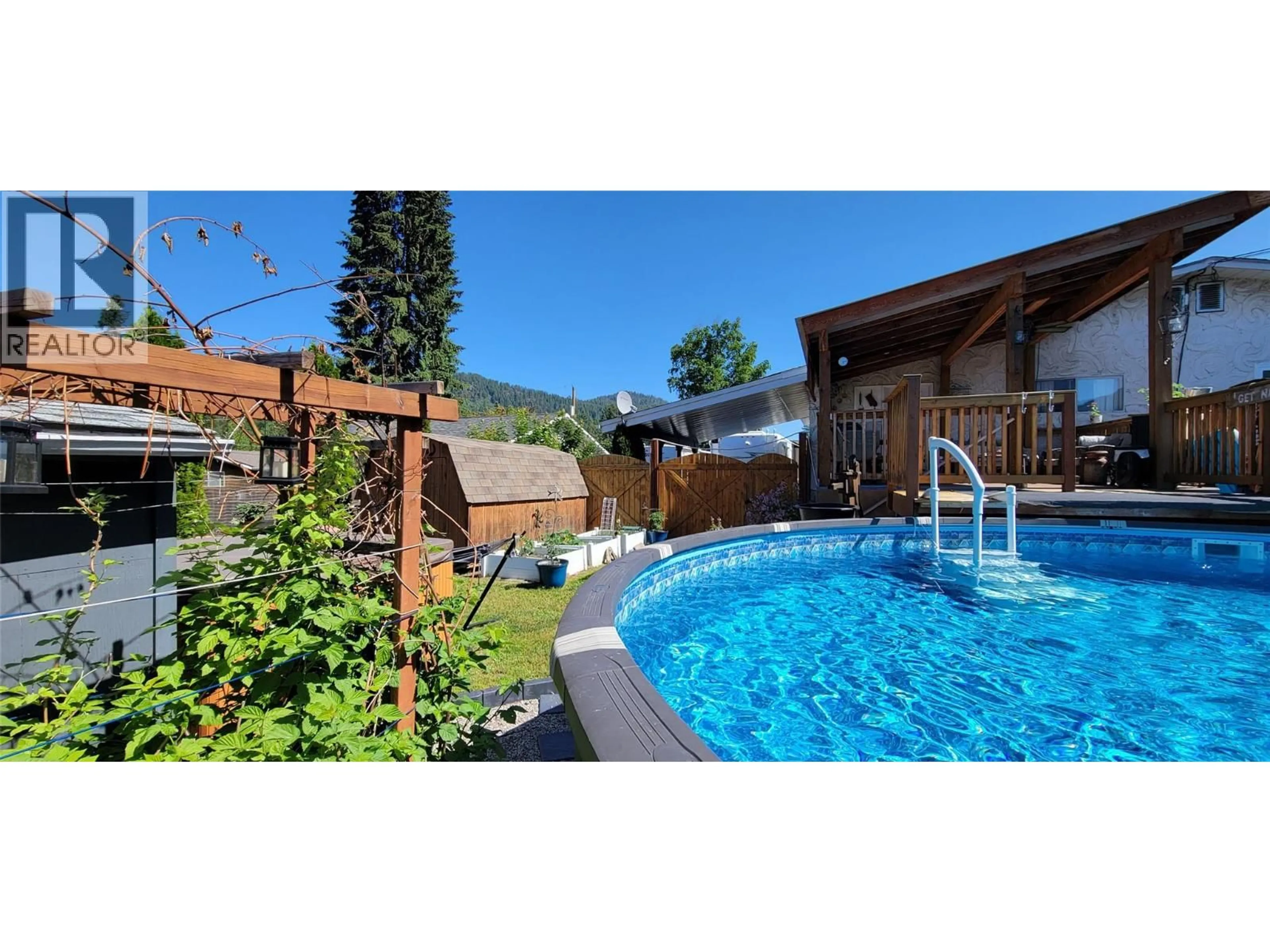 Pool for 77 JUNIPER AVENUE, Fruitvale British Columbia V0G1L0