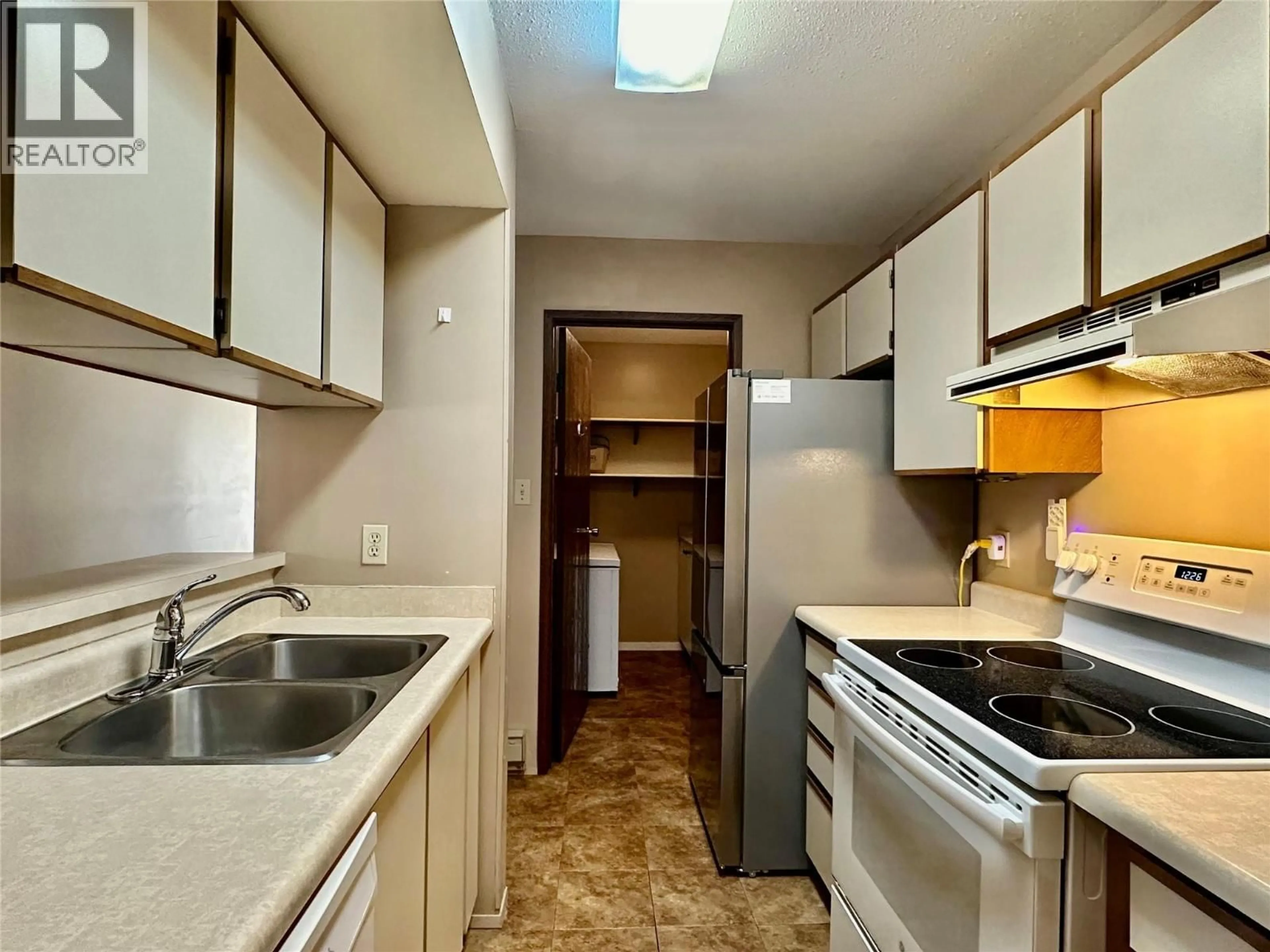 Standard kitchen, unknown for 1 - 340 MCKINNEY ROAD, Oliver British Columbia V0H1T3