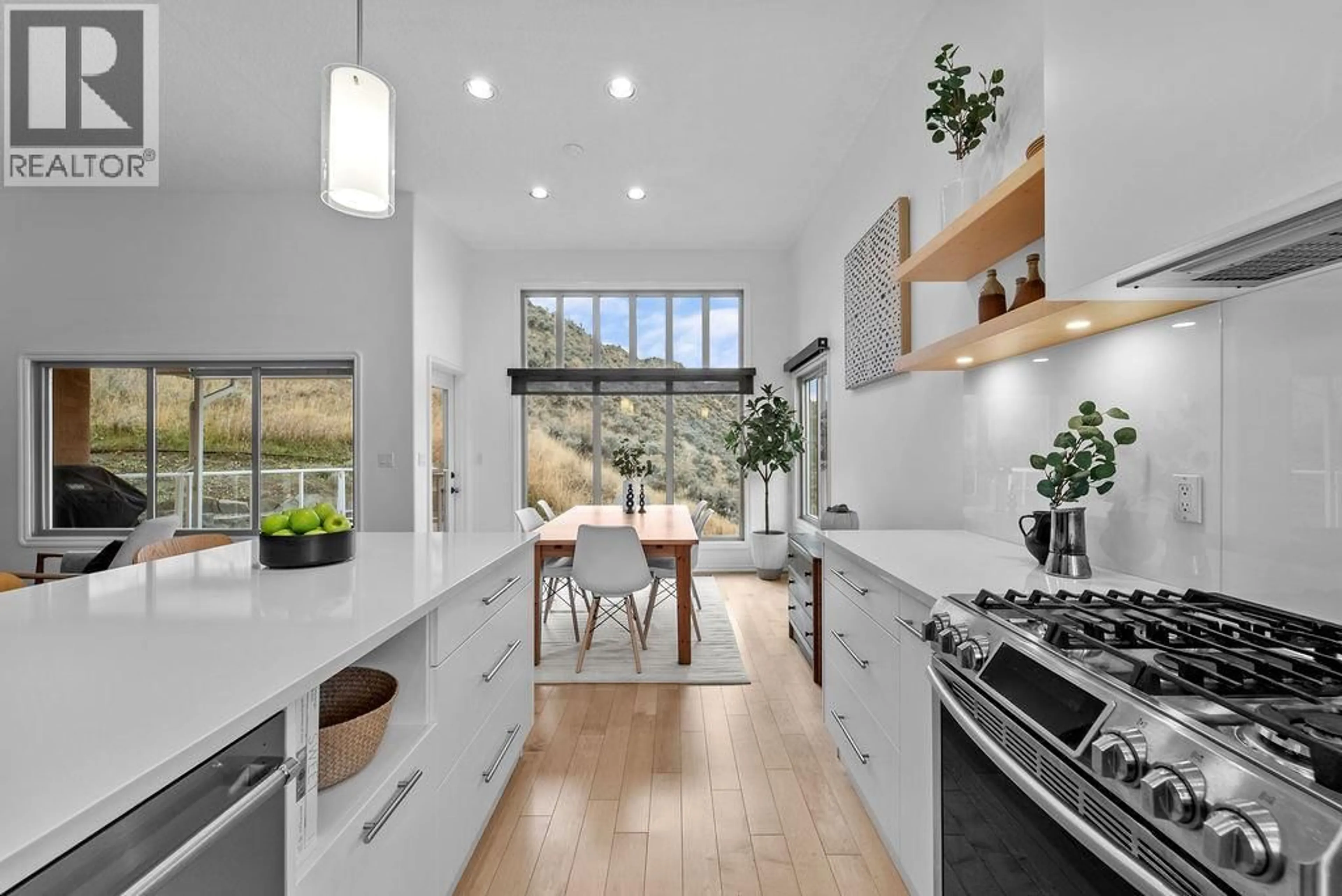 Open concept kitchen, ceramic/tile floor for 31 - 1651 VALLEYVIEW DRIVE, Kamloops British Columbia V2C0A4