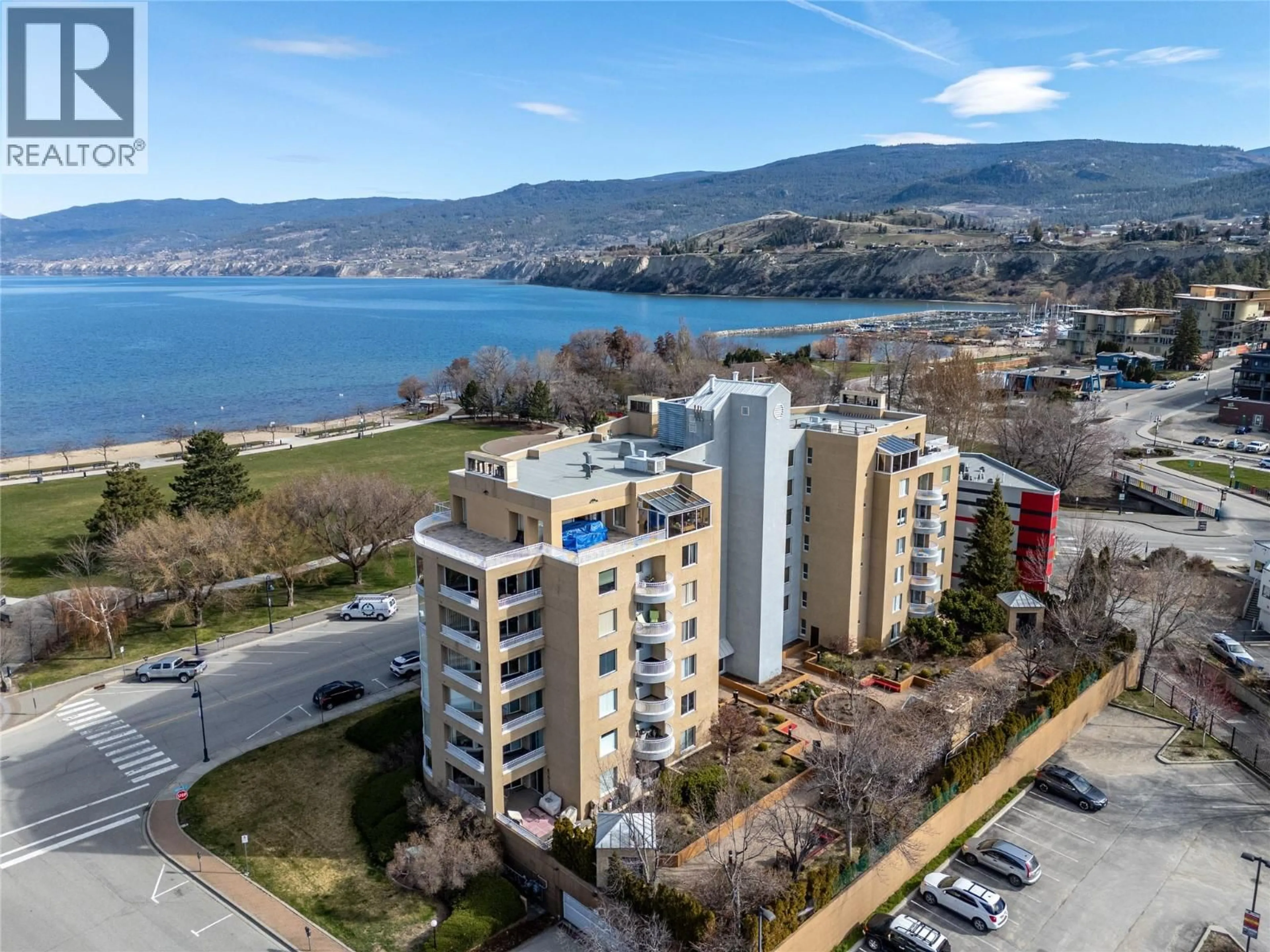 A pic from outside/outdoor area/front of a property/back of a property/a pic from drone, water/lake/river/ocean view for 104 - 86 LAKESHORE DRIVE, Penticton British Columbia V2A1B5