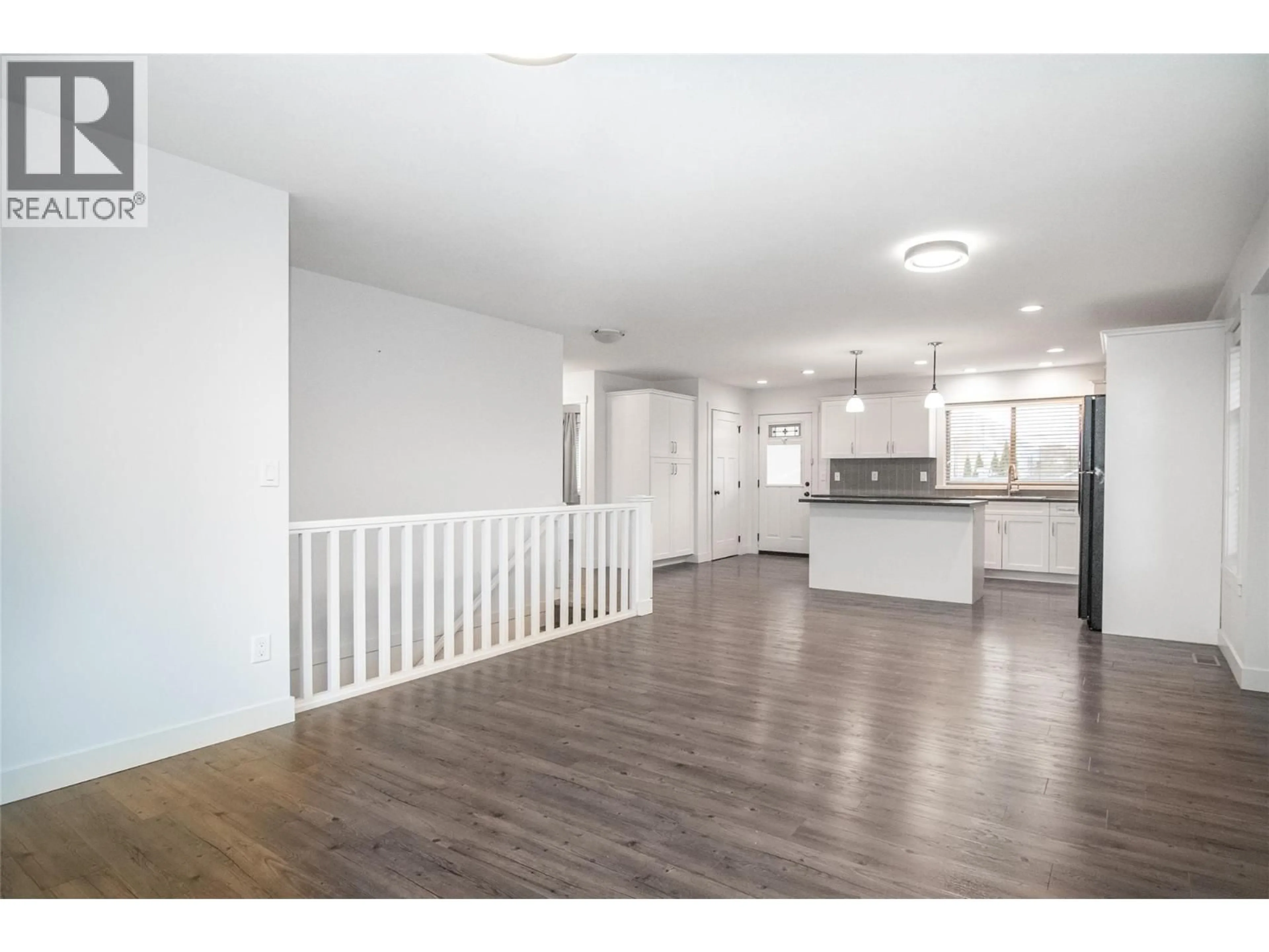 Open concept kitchen, wood/laminate floor for 560 CHRISTLETON AVENUE, Kelowna British Columbia V1Y5J2