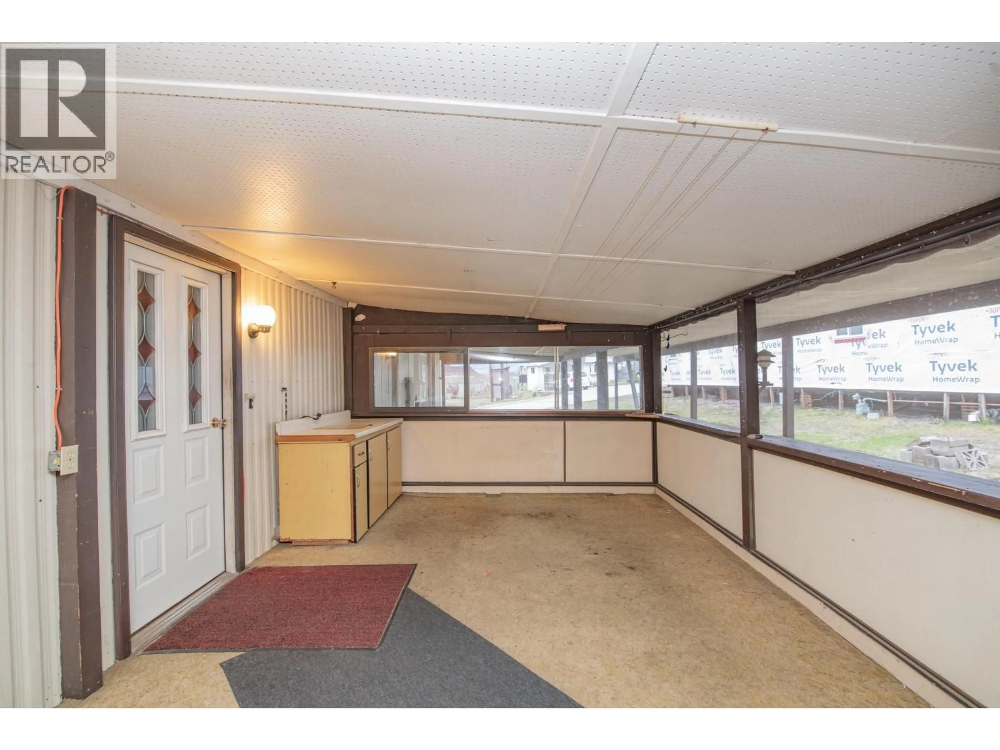 Indoor foyer for 7 - 844 HUTLEY ROAD, Spallumcheen British Columbia V4Y0R6