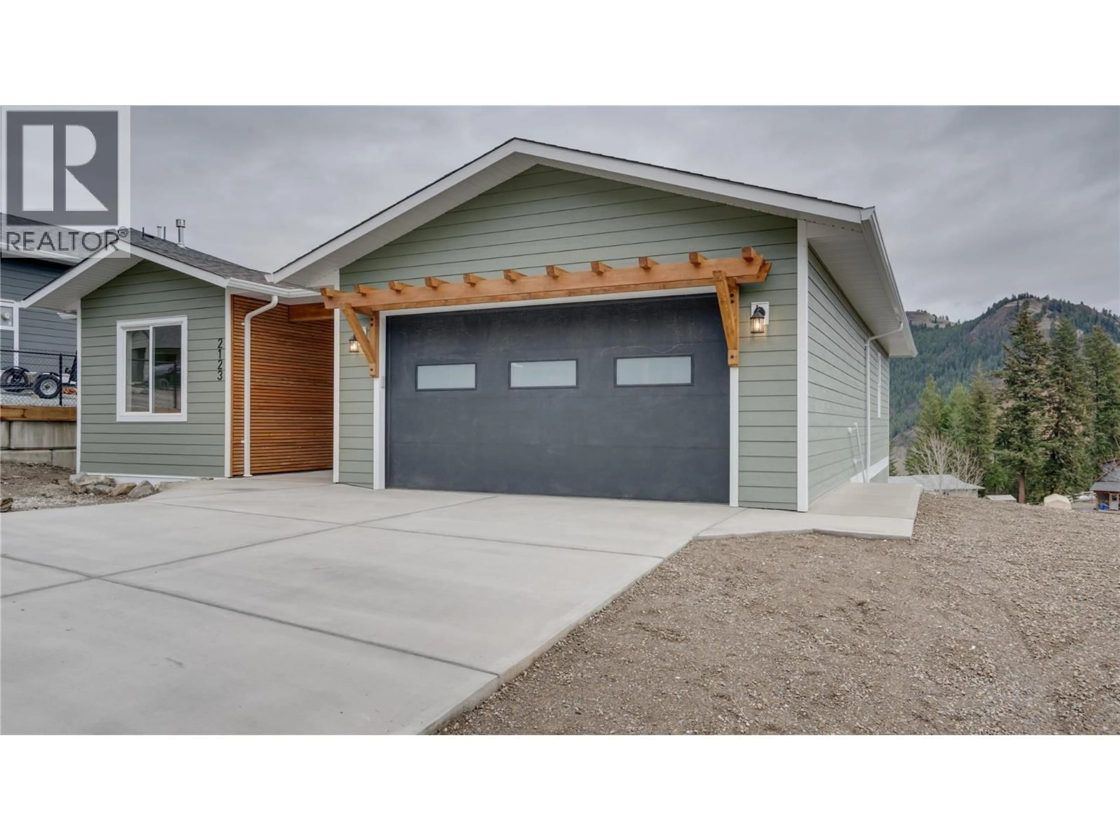 Indoor garage for 2123 MOUNTAIN VIEW AVENUE, Lumby British Columbia V0E2G0