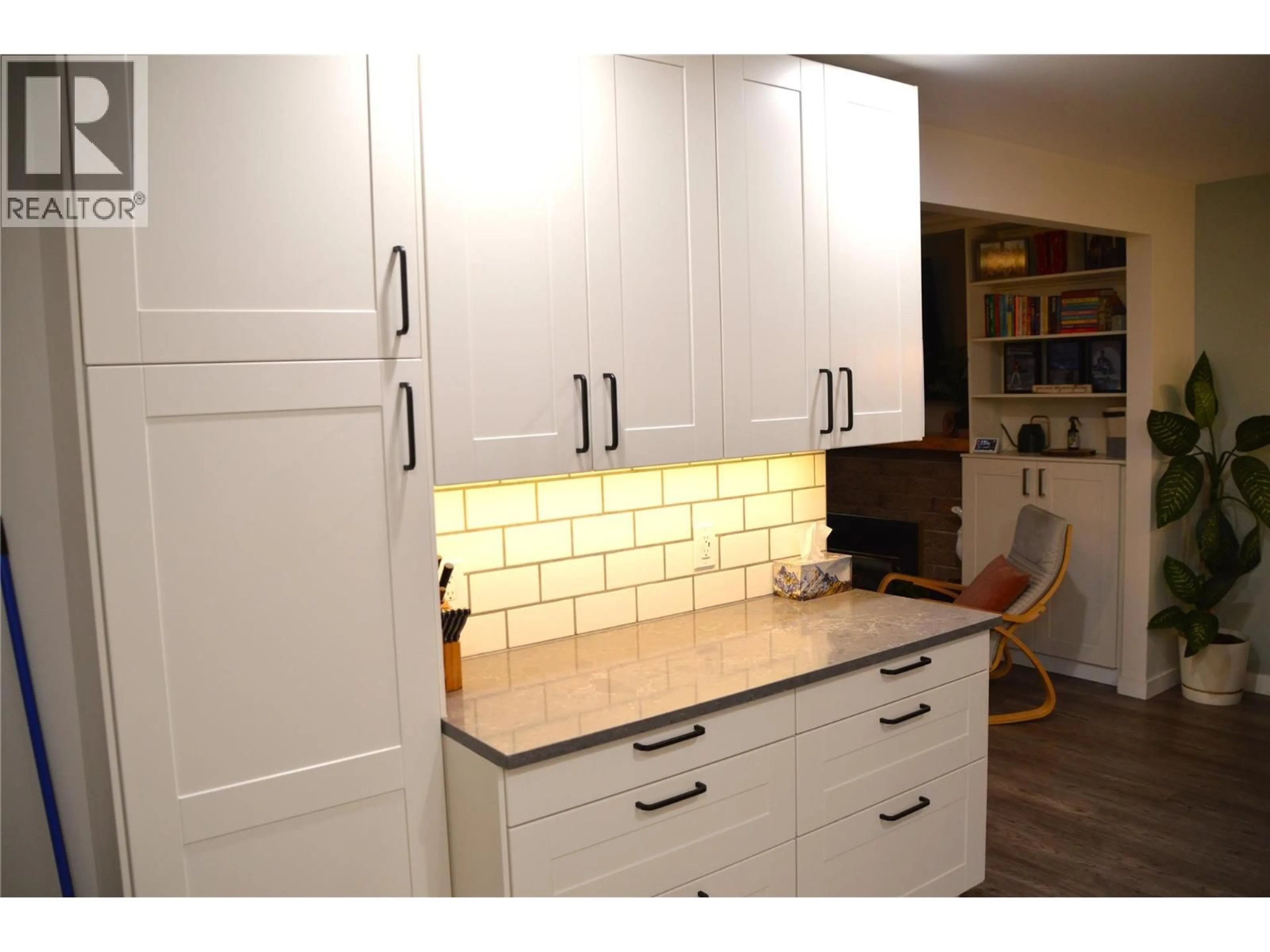 Standard kitchen, unknown for 609 REGINA AVENUE, Kamloops British Columbia V2B1N6