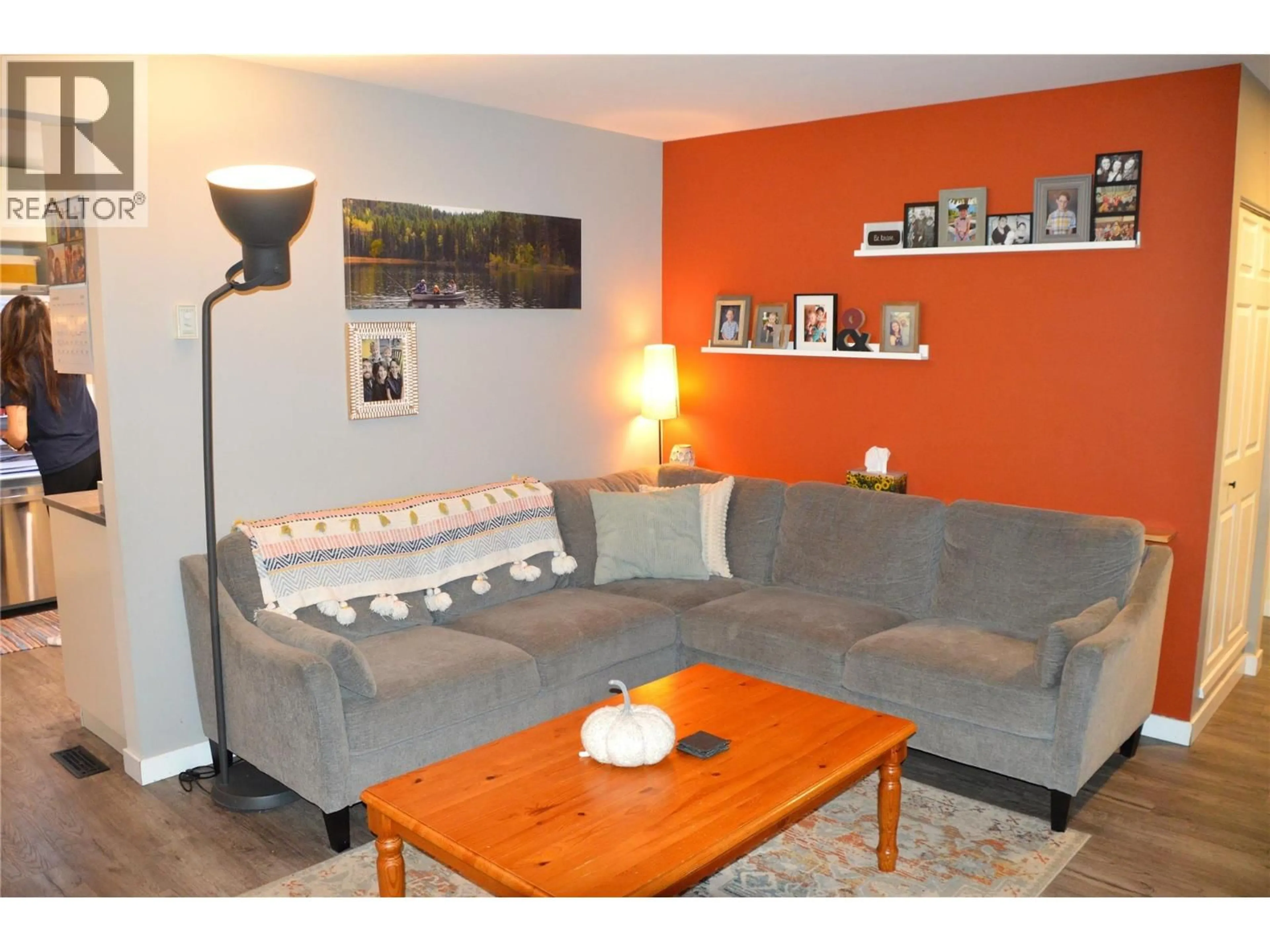 Living room with furniture, wood/laminate floor for 609 REGINA AVENUE, Kamloops British Columbia V2B1N6