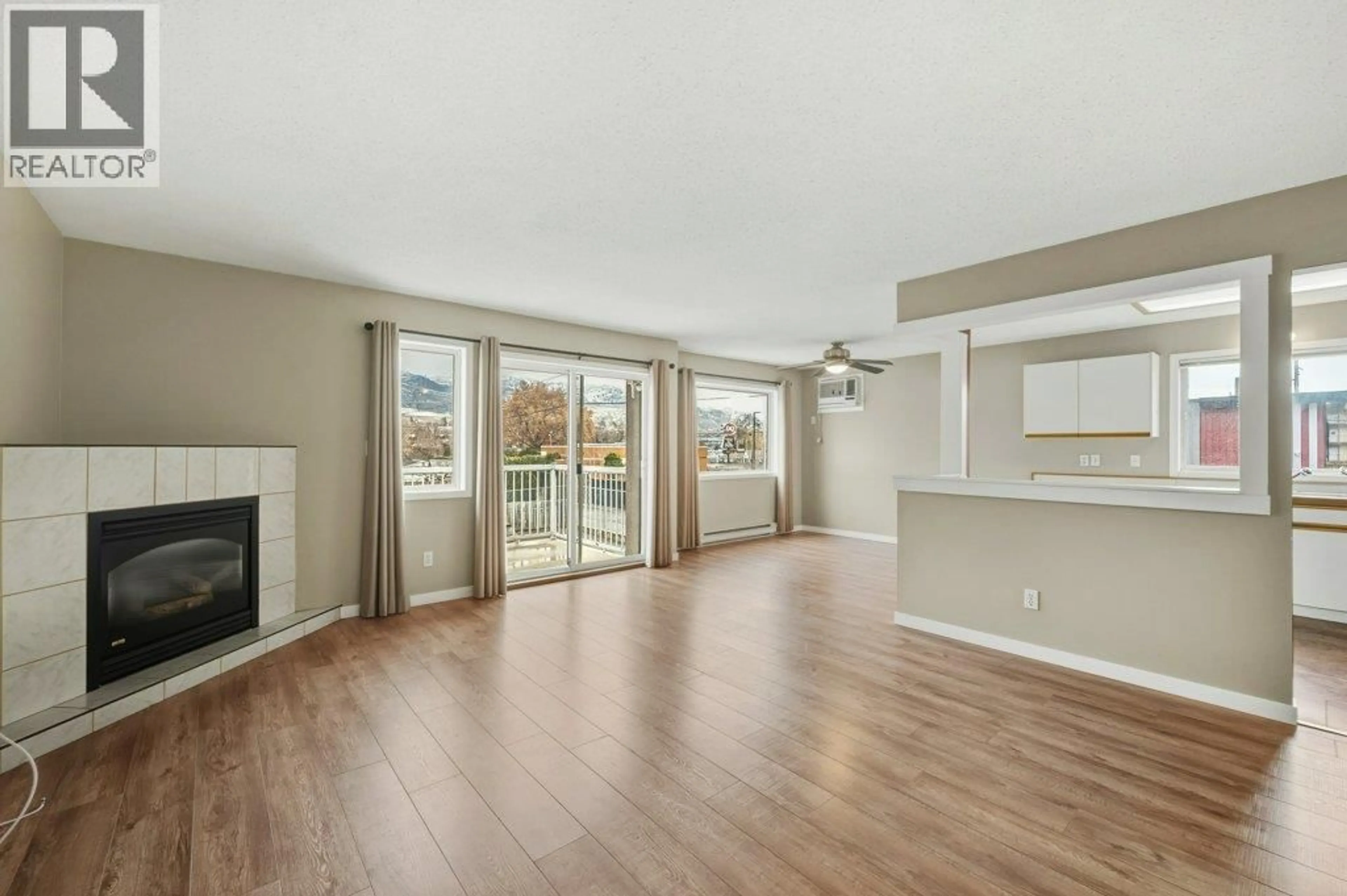 Living room with furniture, wood/laminate floor for 206 - 6201 MAPLE DRIVE, Osoyoos British Columbia V0H1V3