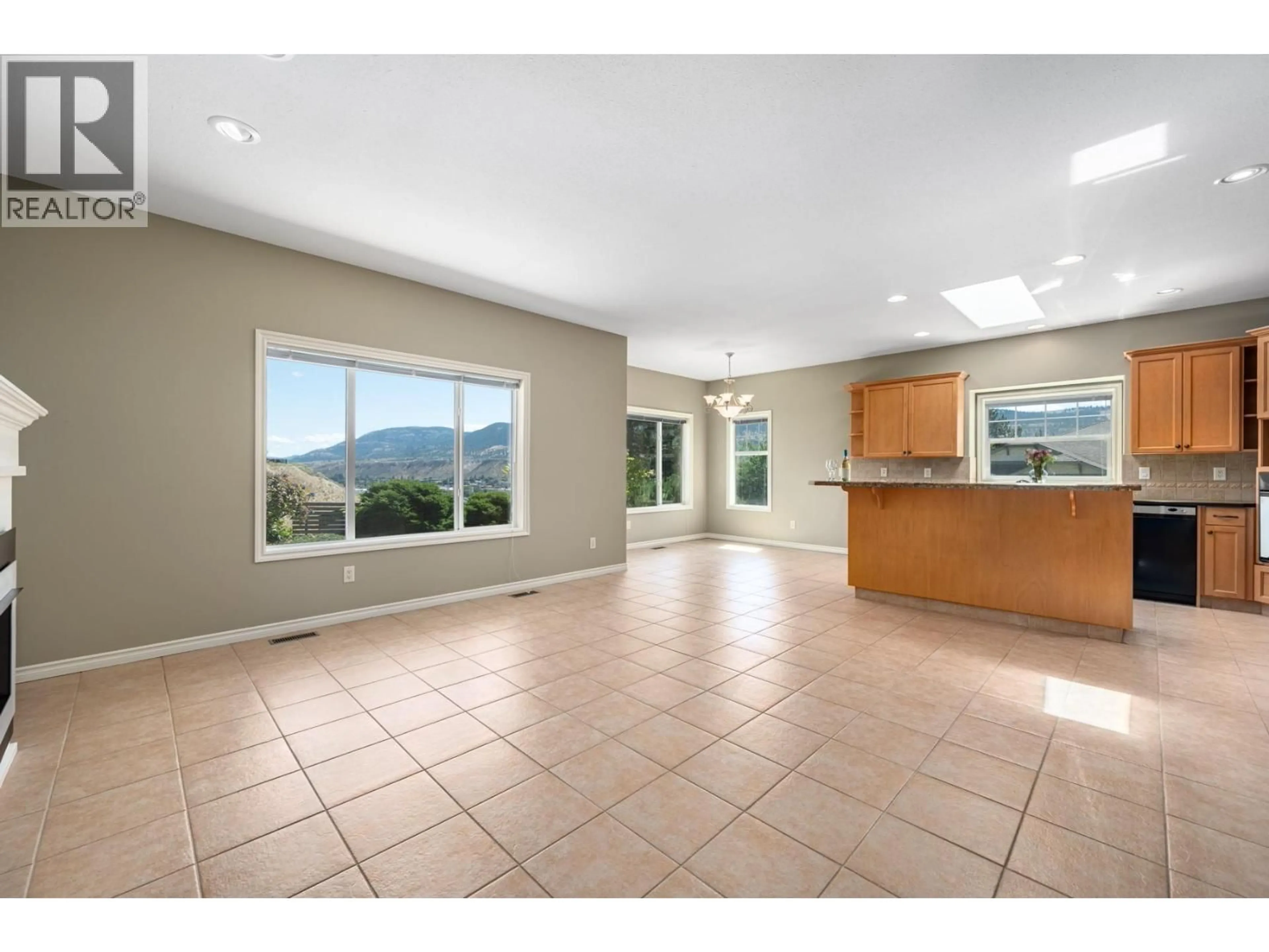 Open concept kitchen, ceramic/tile floor for 267 SAGEWOOD LANE, Kamloops British Columbia V2H1R2