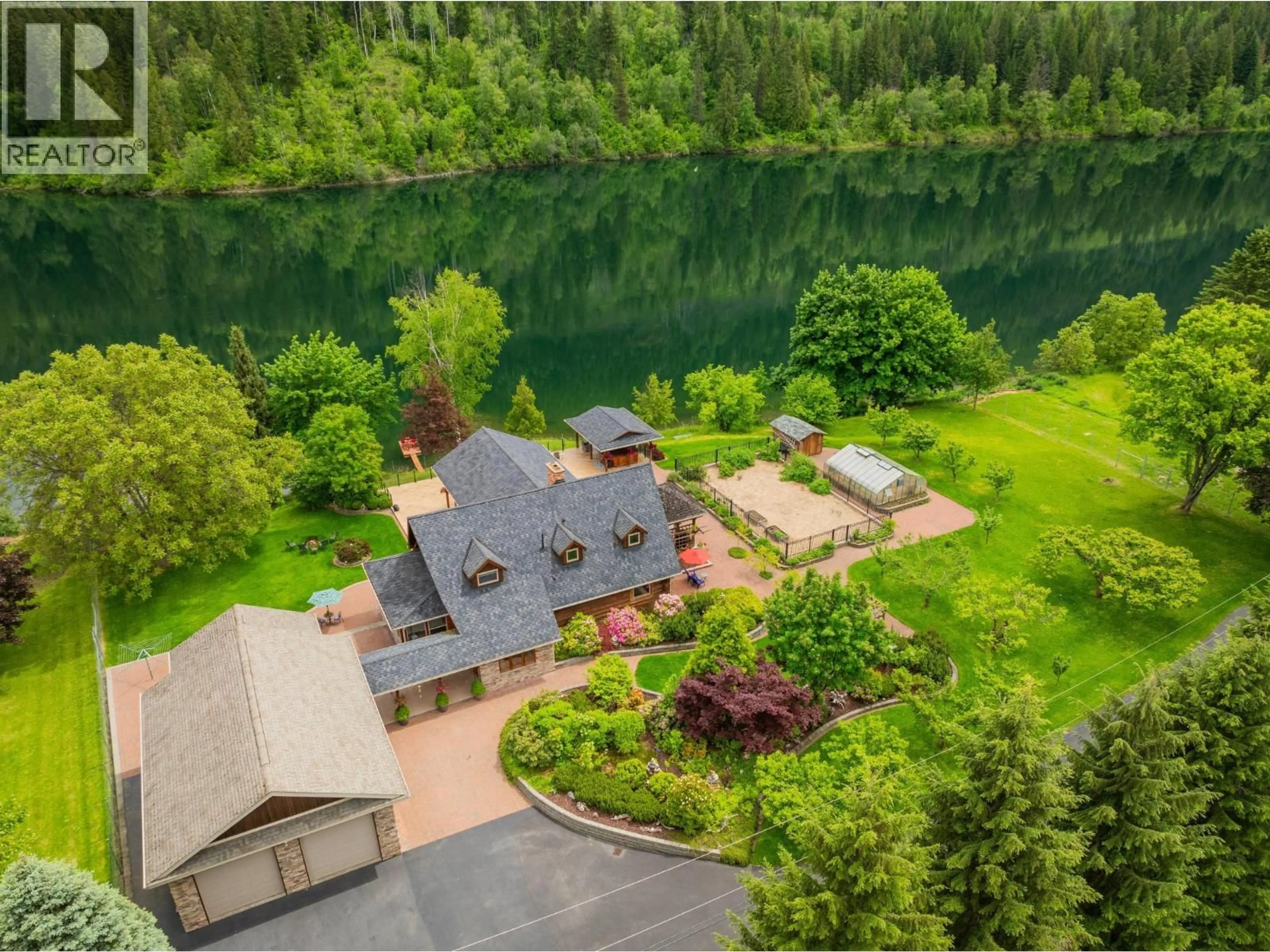 A pic from outside/outdoor area/front of a property/back of a property/a pic from drone, water/lake/river/ocean view for 906 JAMES ROAD, Shoreacres British Columbia V1N4P8