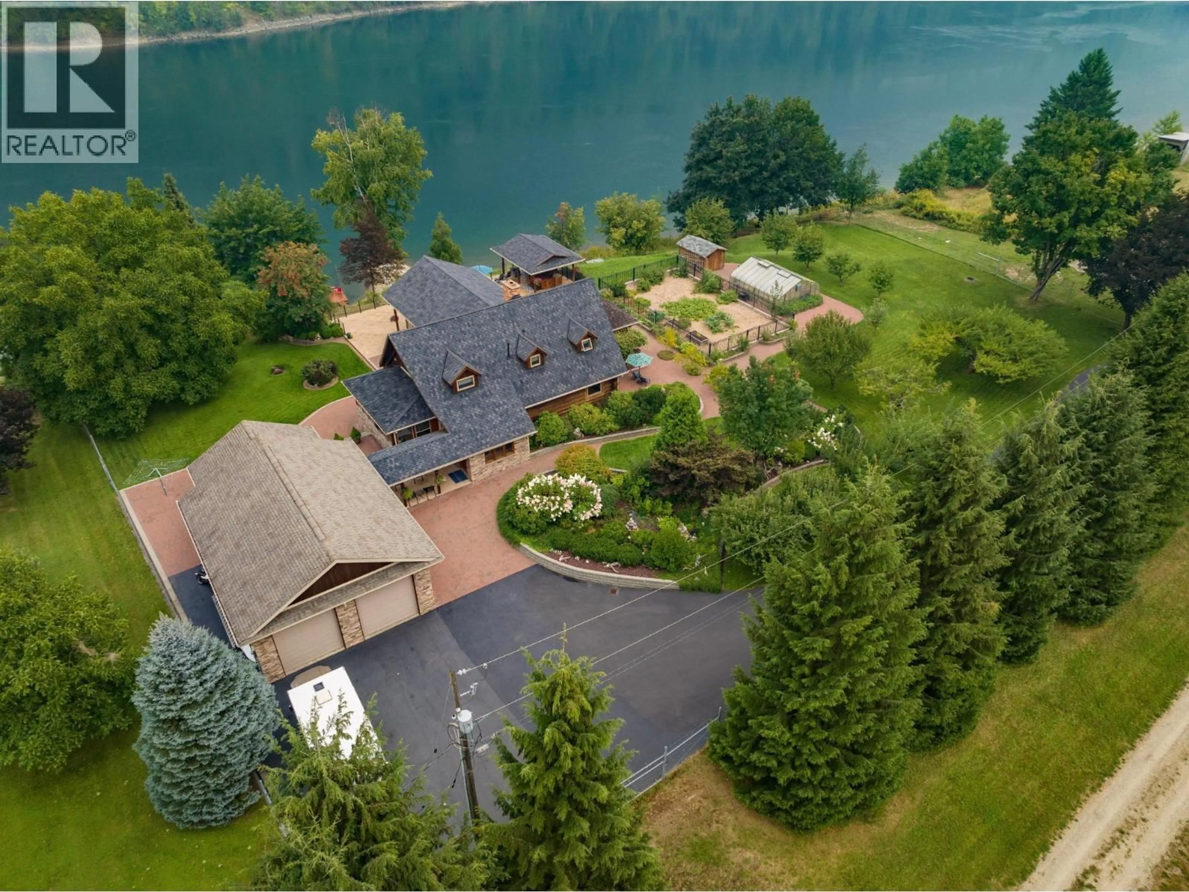 A pic from outside/outdoor area/front of a property/back of a property/a pic from drone, water/lake/river/ocean view for 906 JAMES ROAD, Shoreacres British Columbia V1N4P8