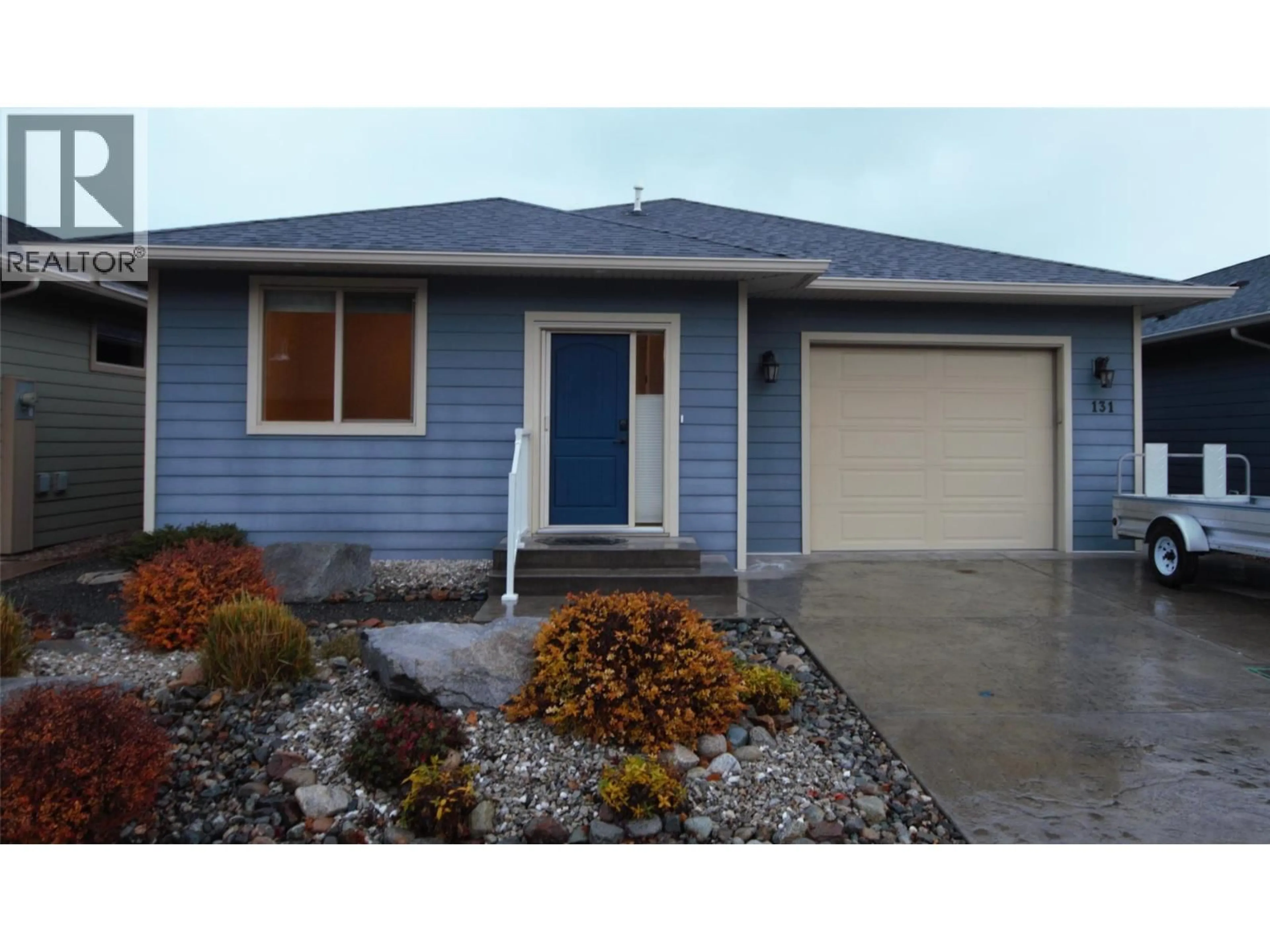 Home with vinyl exterior material, street for 131 WILLOWS PLACE, Oliver British Columbia V0H1T4