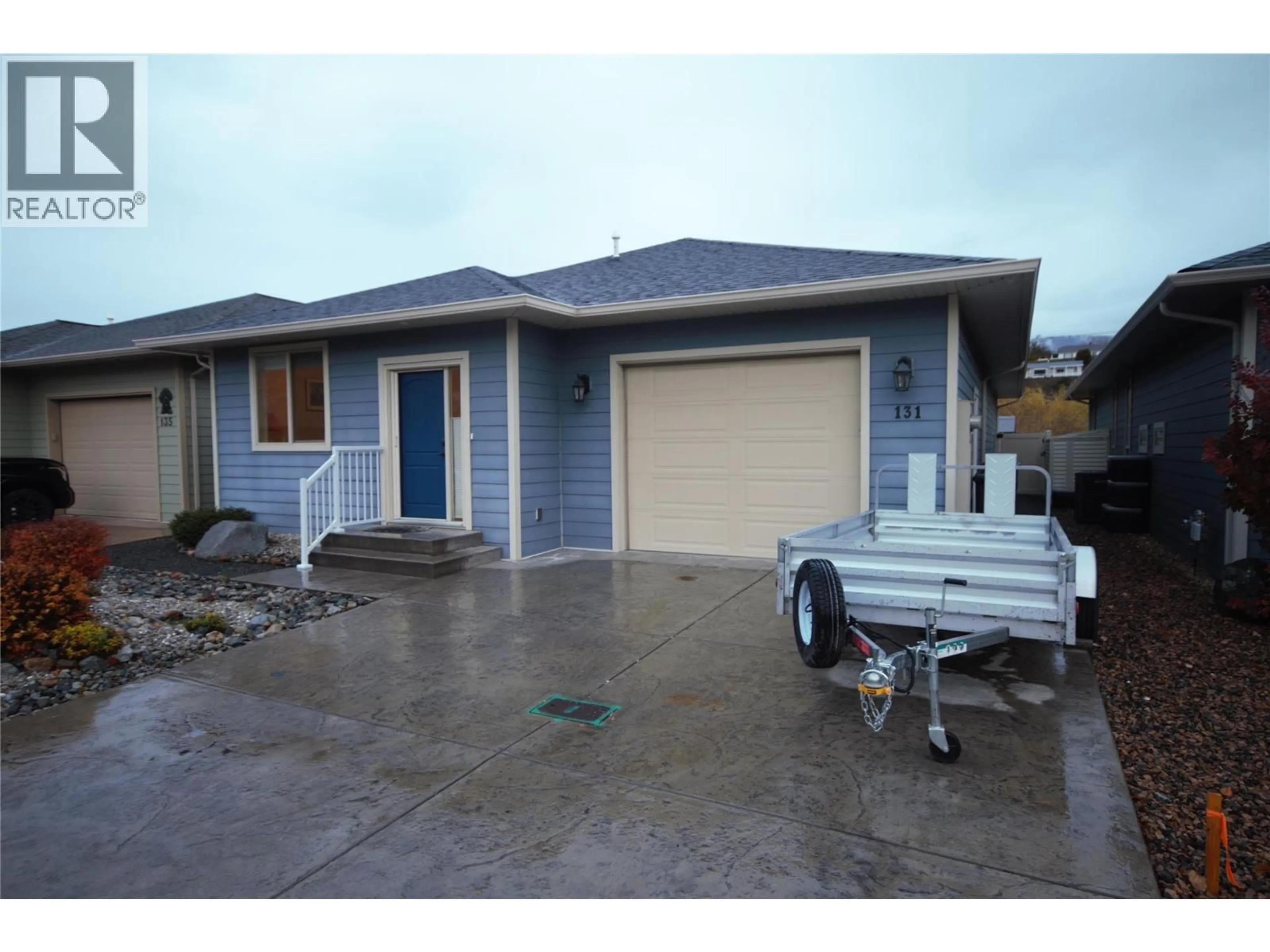 Home with vinyl exterior material, street for 131 WILLOWS PLACE, Oliver British Columbia V0H1T4