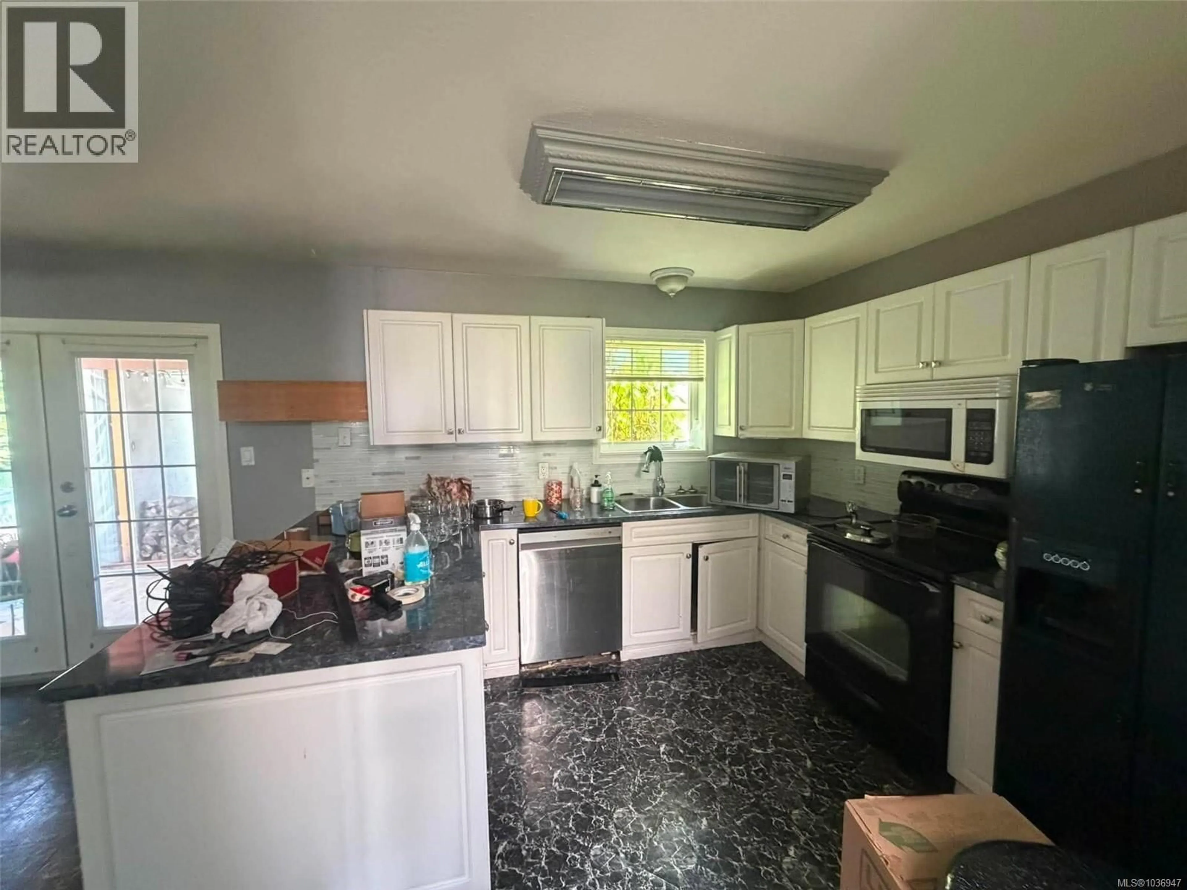 Standard kitchen, ceramic/tile floor for 1933 GALERNO ROAD, Campbell River British Columbia V9W1K8