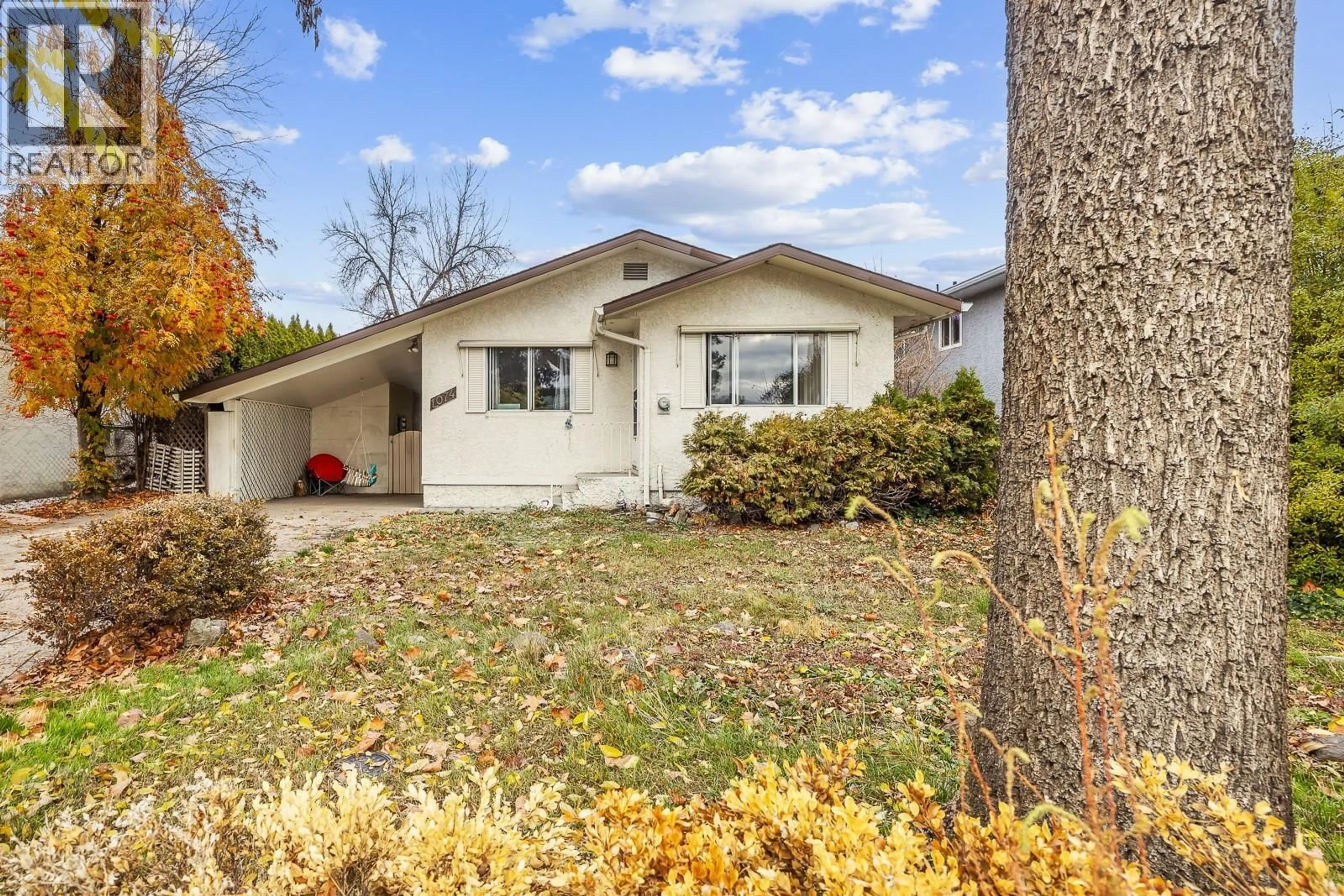 Home with vinyl exterior material, street for 1074 RAYMER AVENUE, Kelowna British Columbia V1Y4Z9