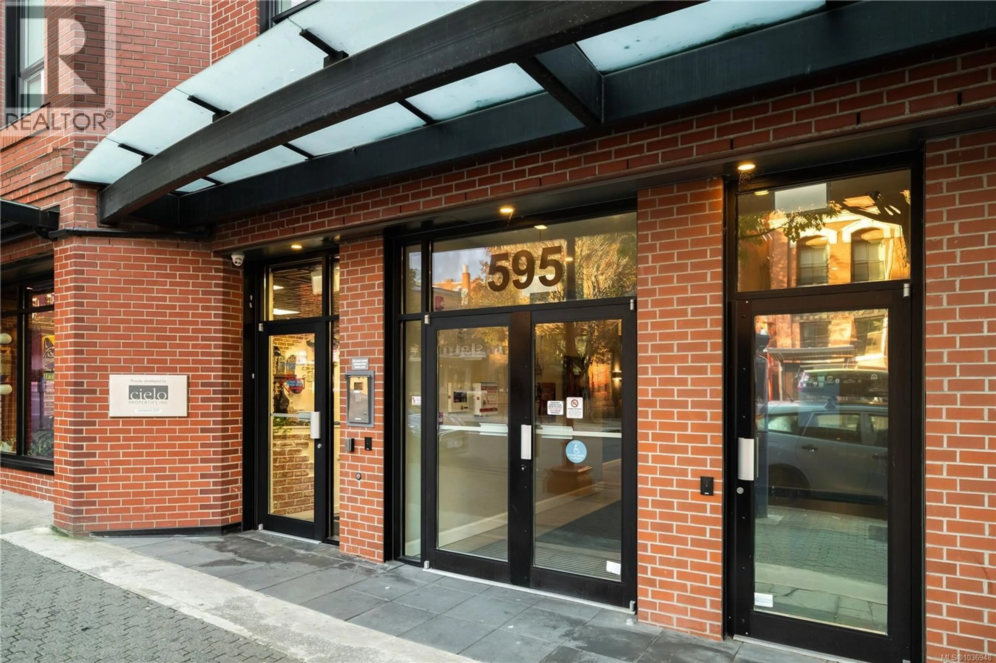 Indoor foyer for 102 - 595 PANDORA AVENUE, Victoria British Columbia V8W1N5