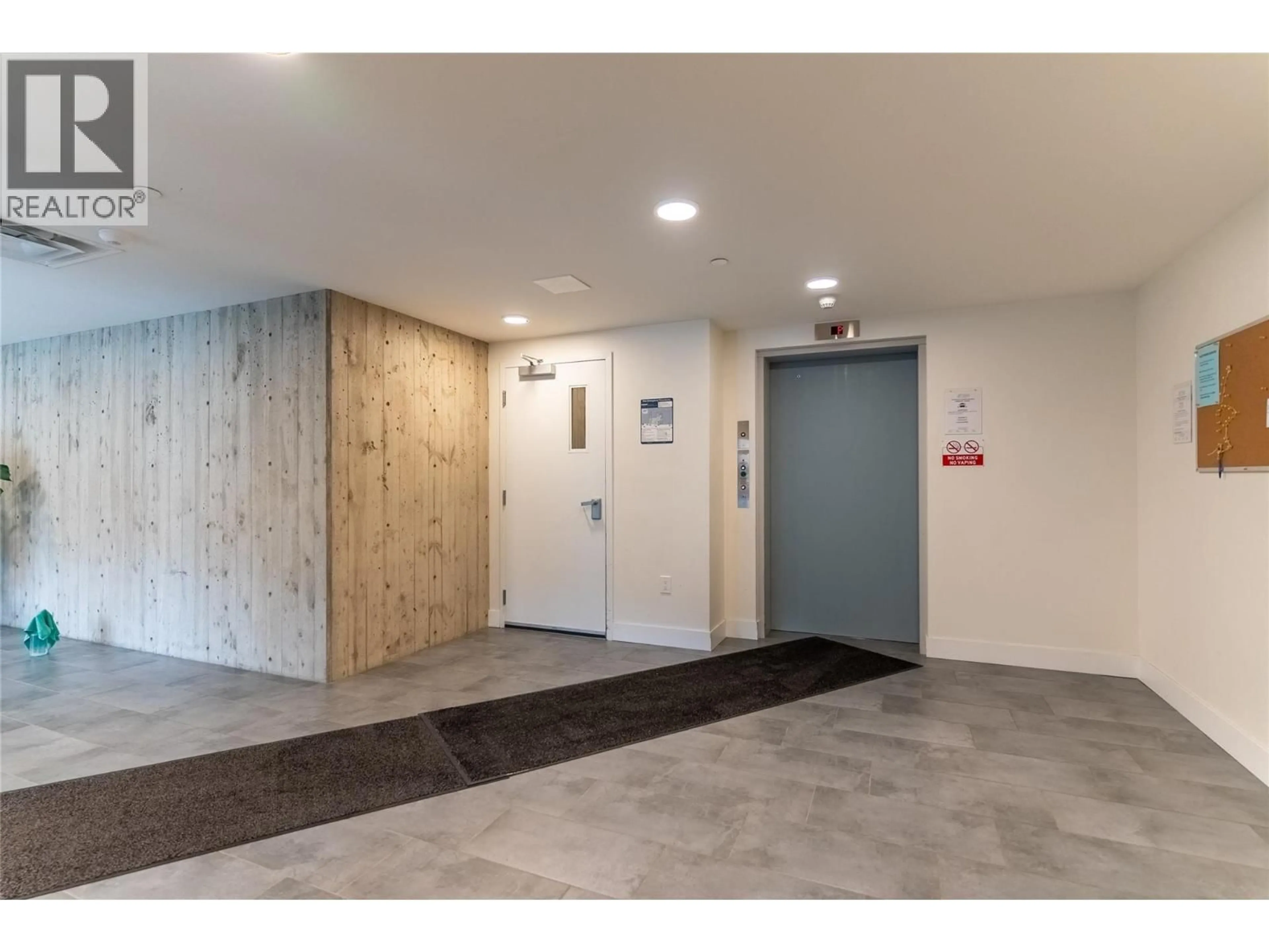 Indoor foyer for 405 - 651 DUNES DRIVE, Kamloops British Columbia V2B0K2