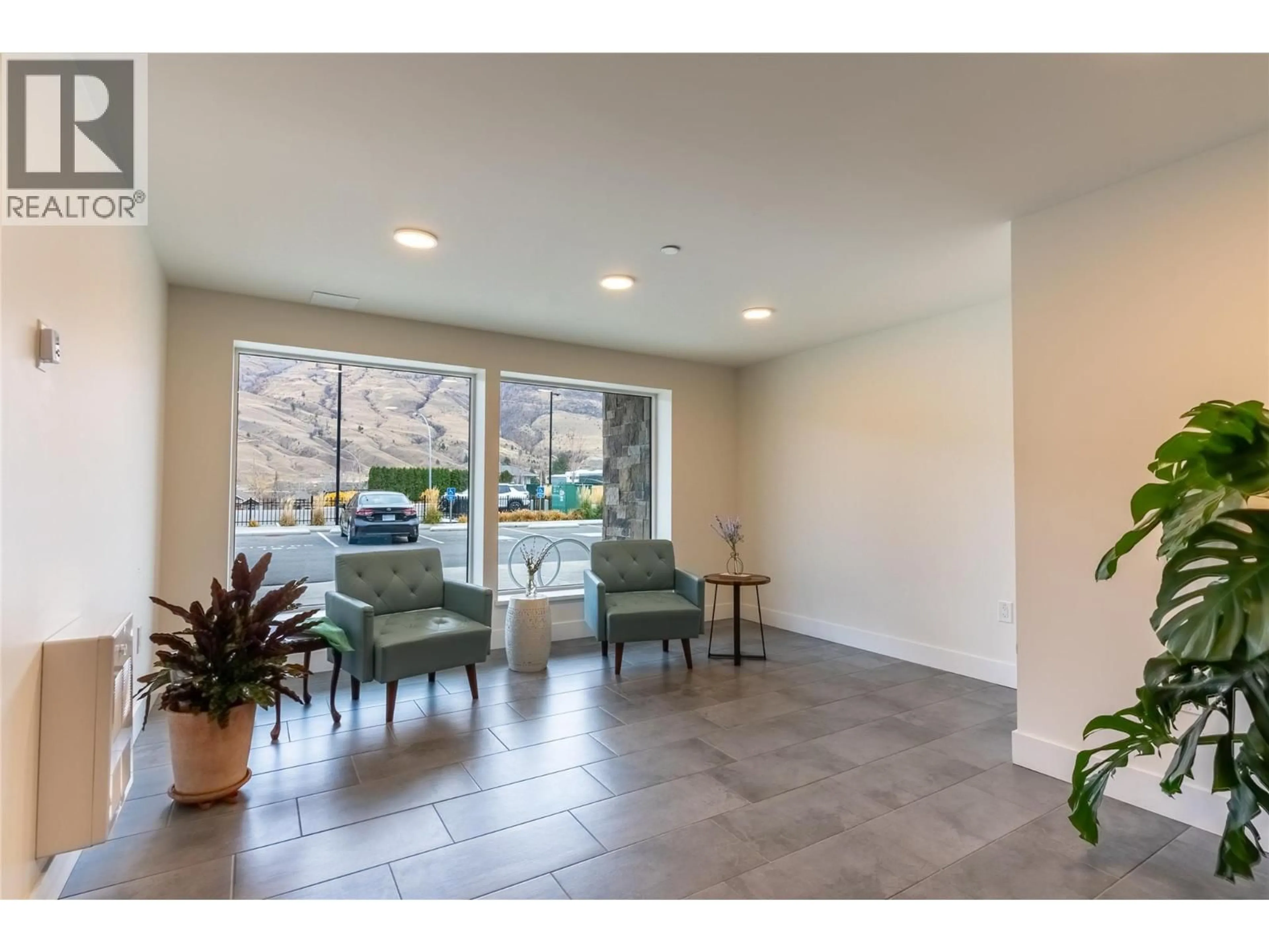 Indoor foyer for 405 - 651 DUNES DRIVE, Kamloops British Columbia V2B0K2