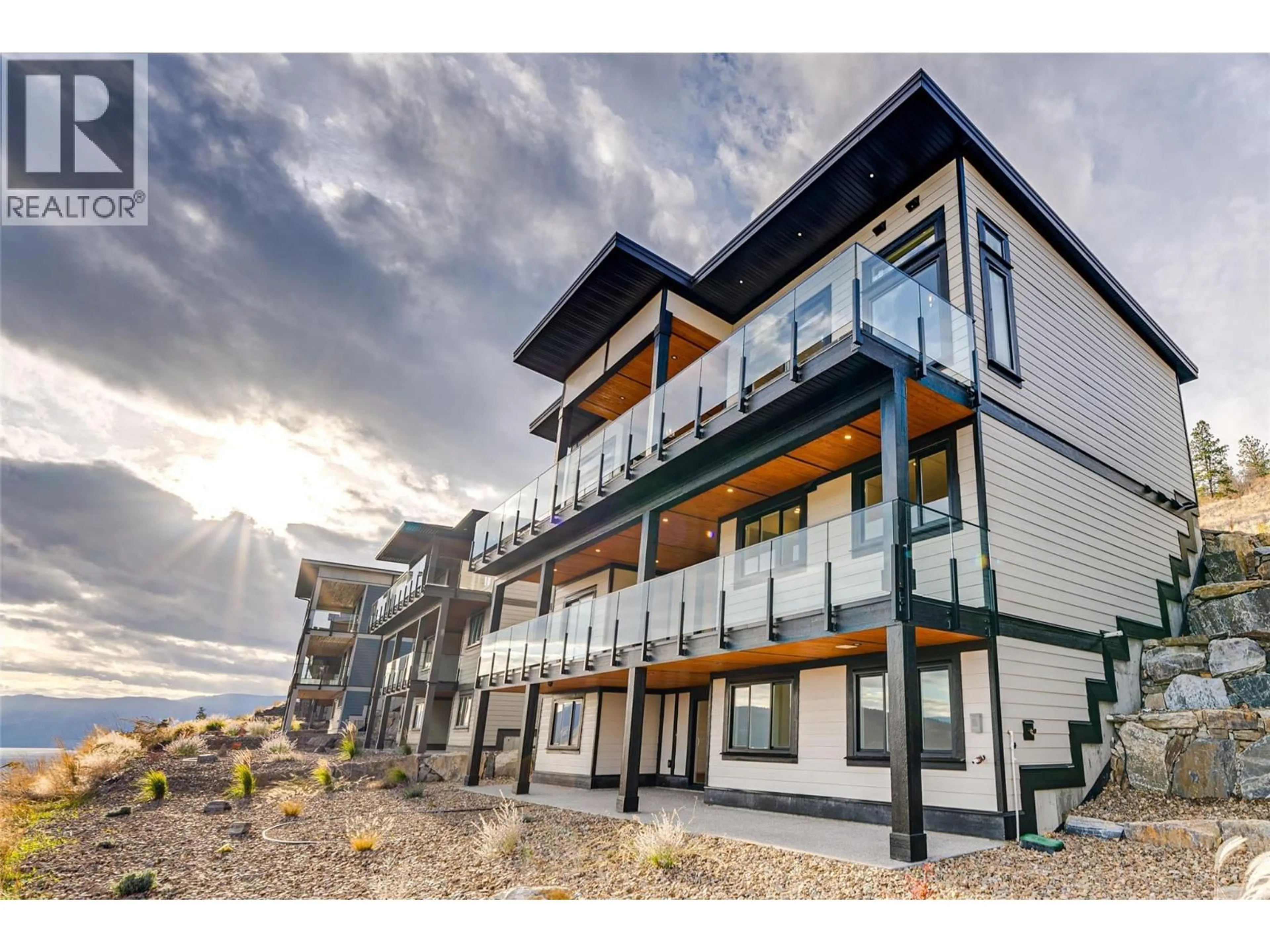 Home with vinyl exterior material, building for 8924 TAVISTOCK ROAD, Vernon British Columbia V1H2L4