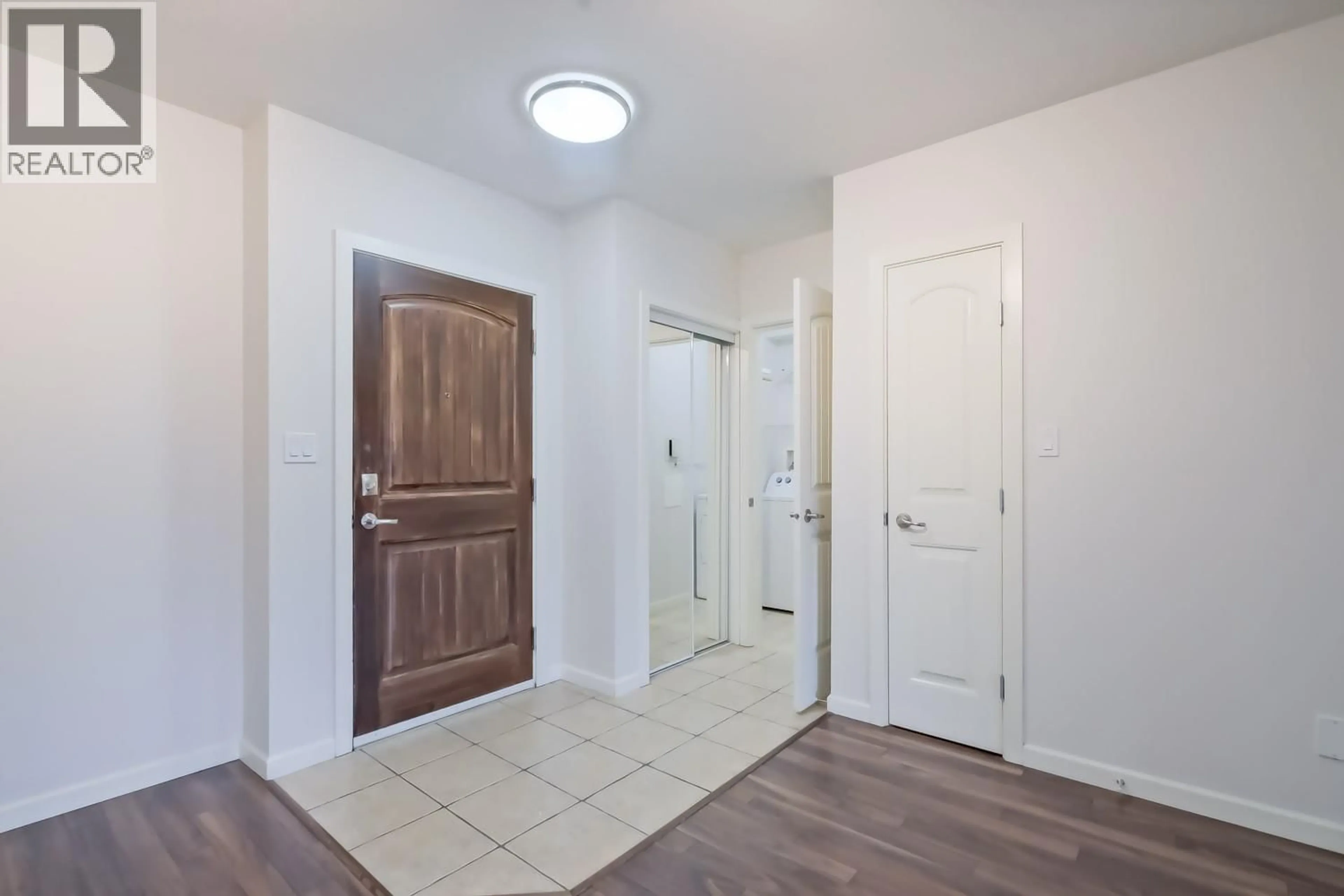 Indoor entryway for 305 - 140 ASHER ROAD, Kelowna British Columbia V1X3H6