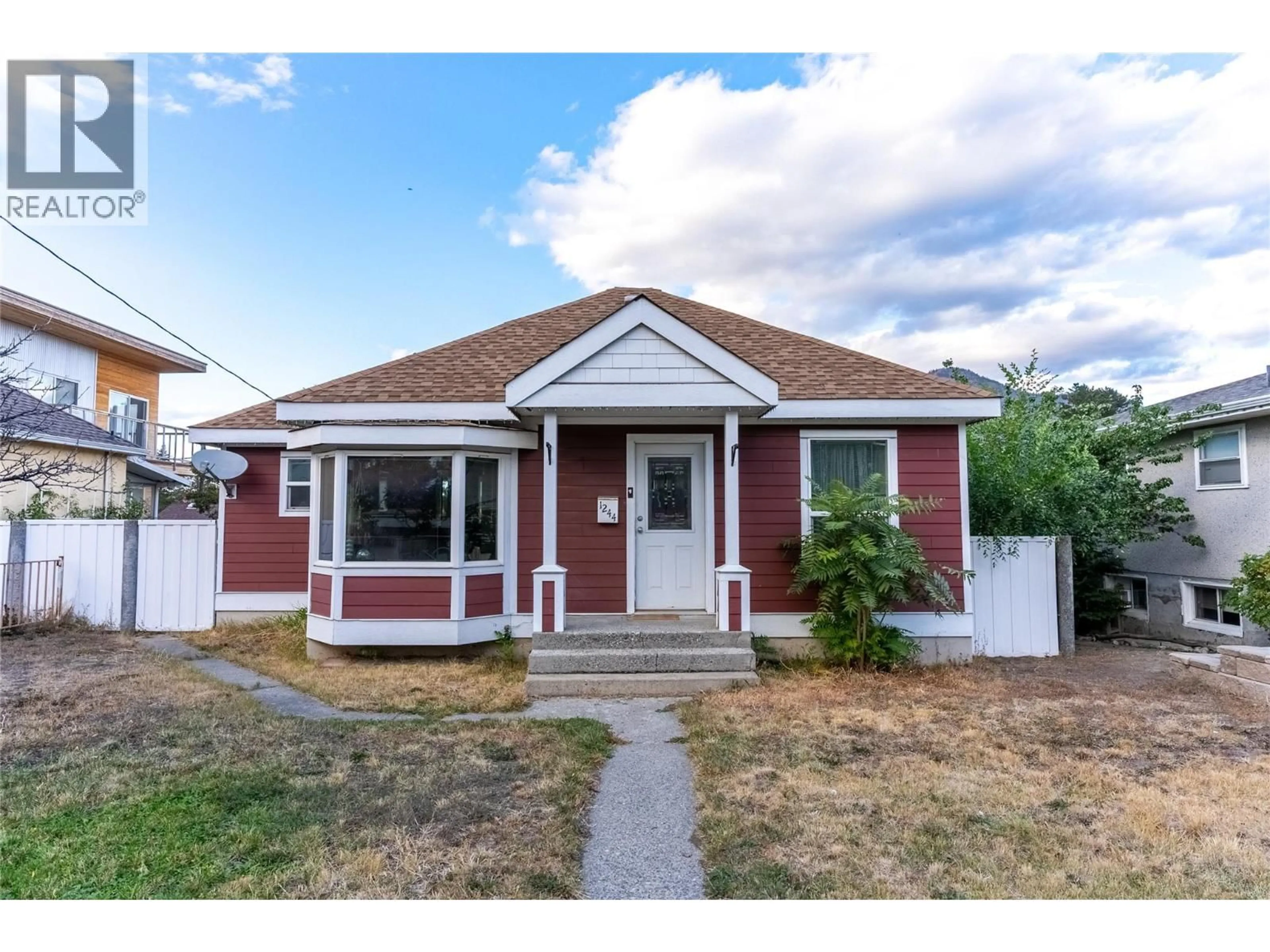 Home with vinyl exterior material, street for 1244 COLUMBIA STREET, Kamloops British Columbia V2C2W5