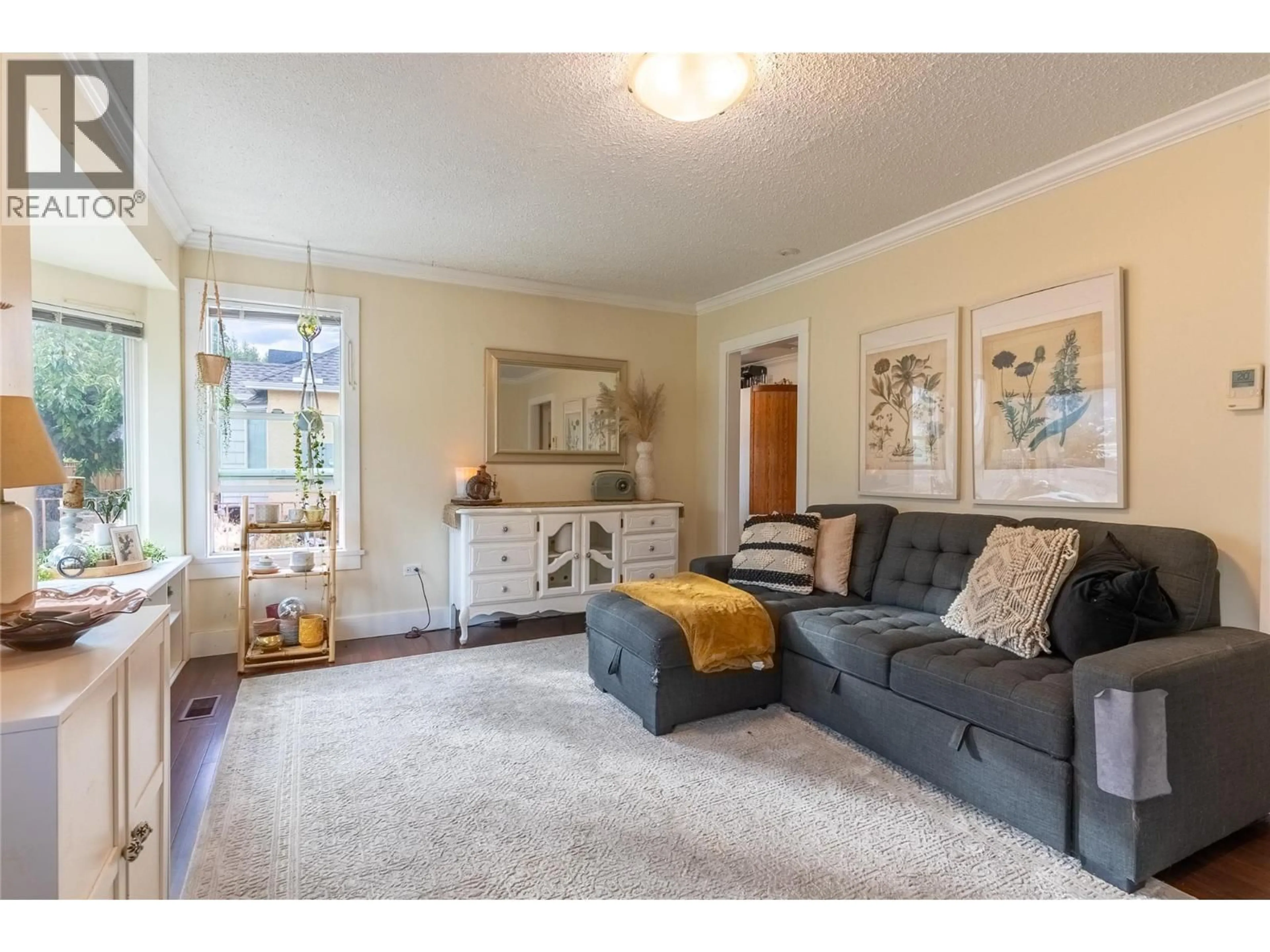 Living room with furniture, carpet floor for 1244 COLUMBIA STREET, Kamloops British Columbia V2C2W5