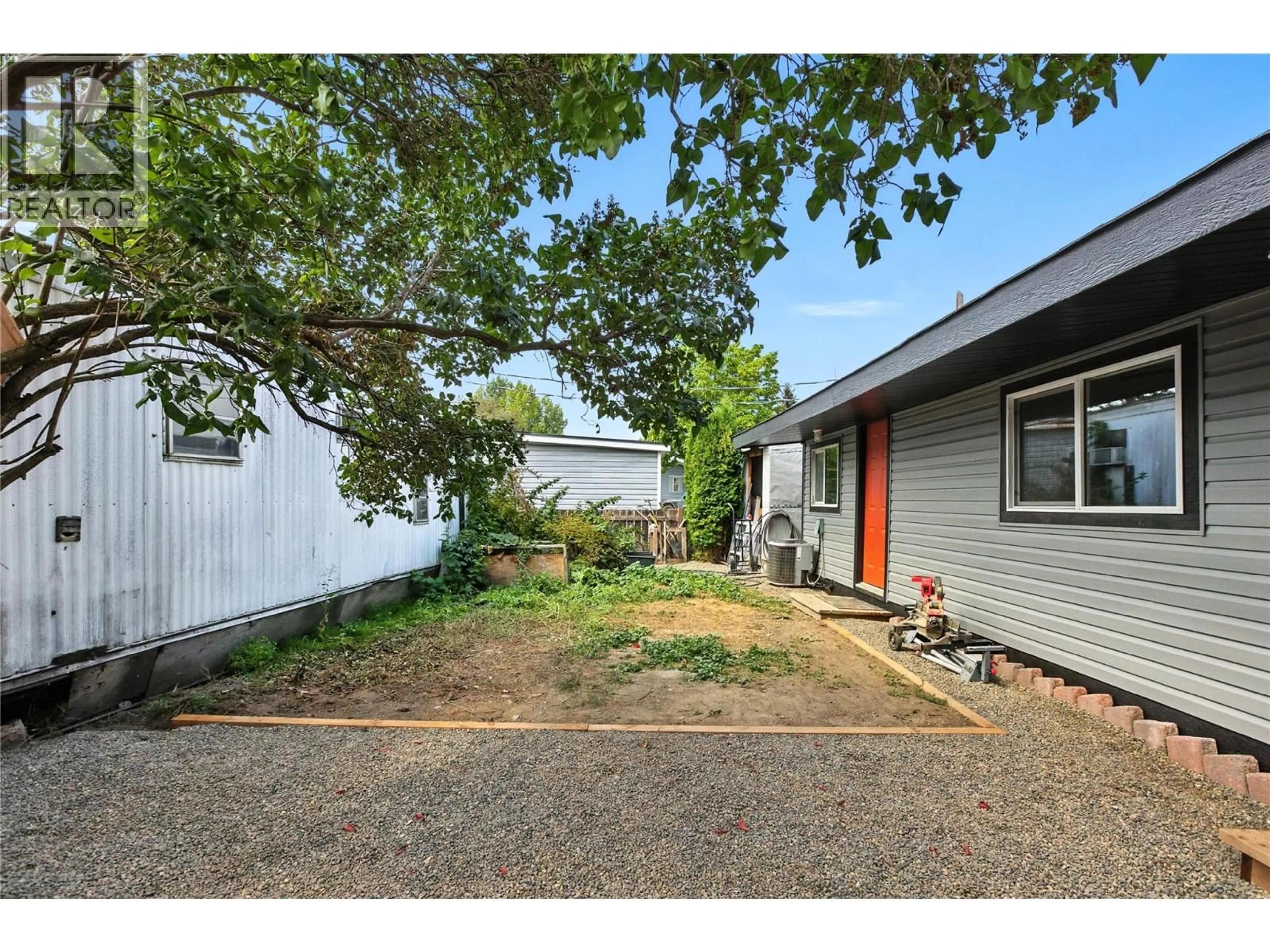 A pic from outside/outdoor area/front of a property/back of a property/a pic from drone, street for 23 - 771 ATHABASCA STREET EAST, Kamloops British Columbia V2H1C8