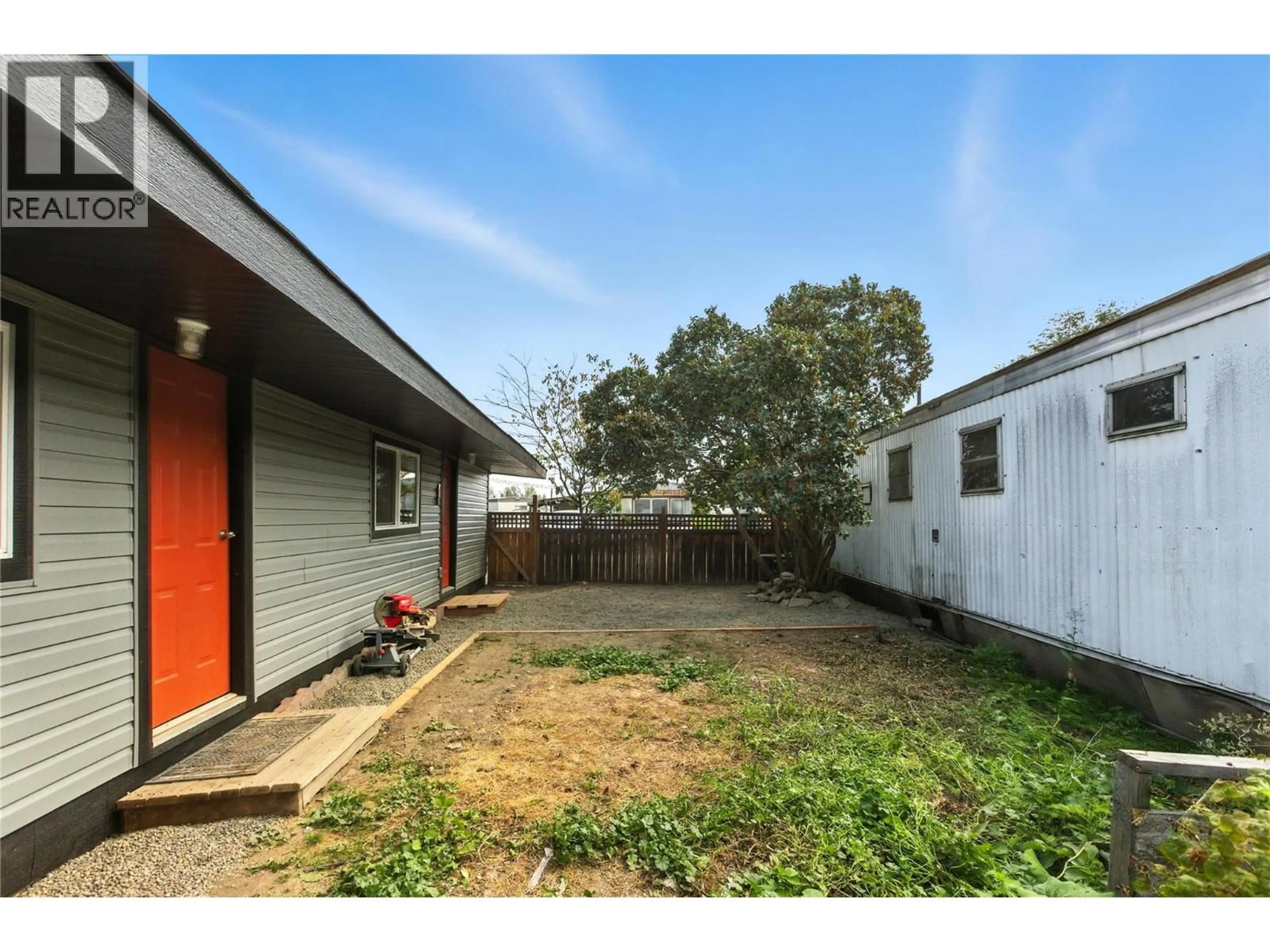 A pic from outside/outdoor area/front of a property/back of a property/a pic from drone, street for 23 - 771 ATHABASCA STREET EAST, Kamloops British Columbia V2H1C8