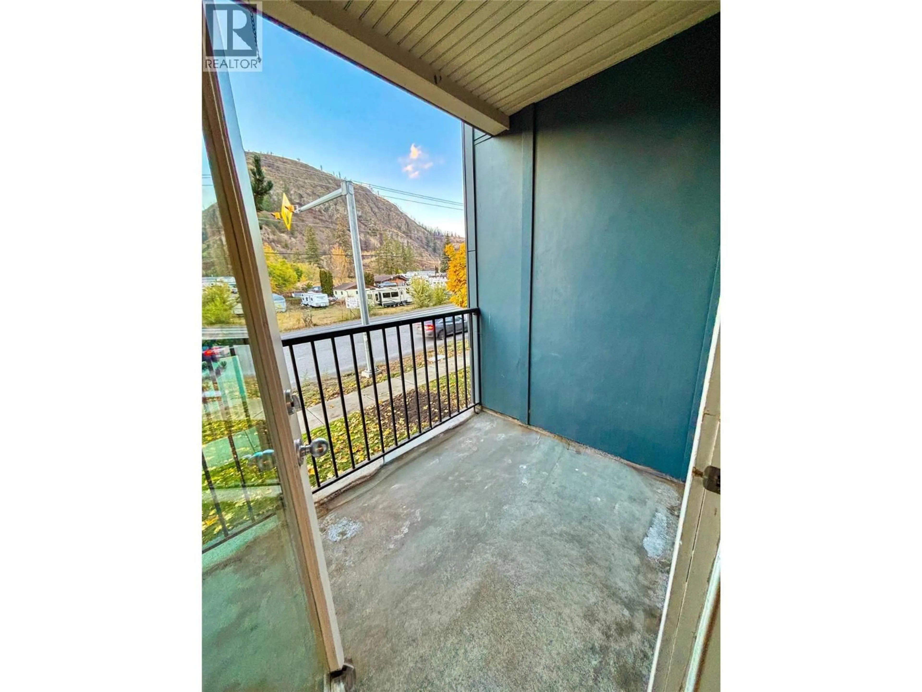 Balcony in the apartment, water/lake/river/ocean view for 106 - 1475 GLENMORE ROAD NORTH, Kelowna British Columbia V1V2C5
