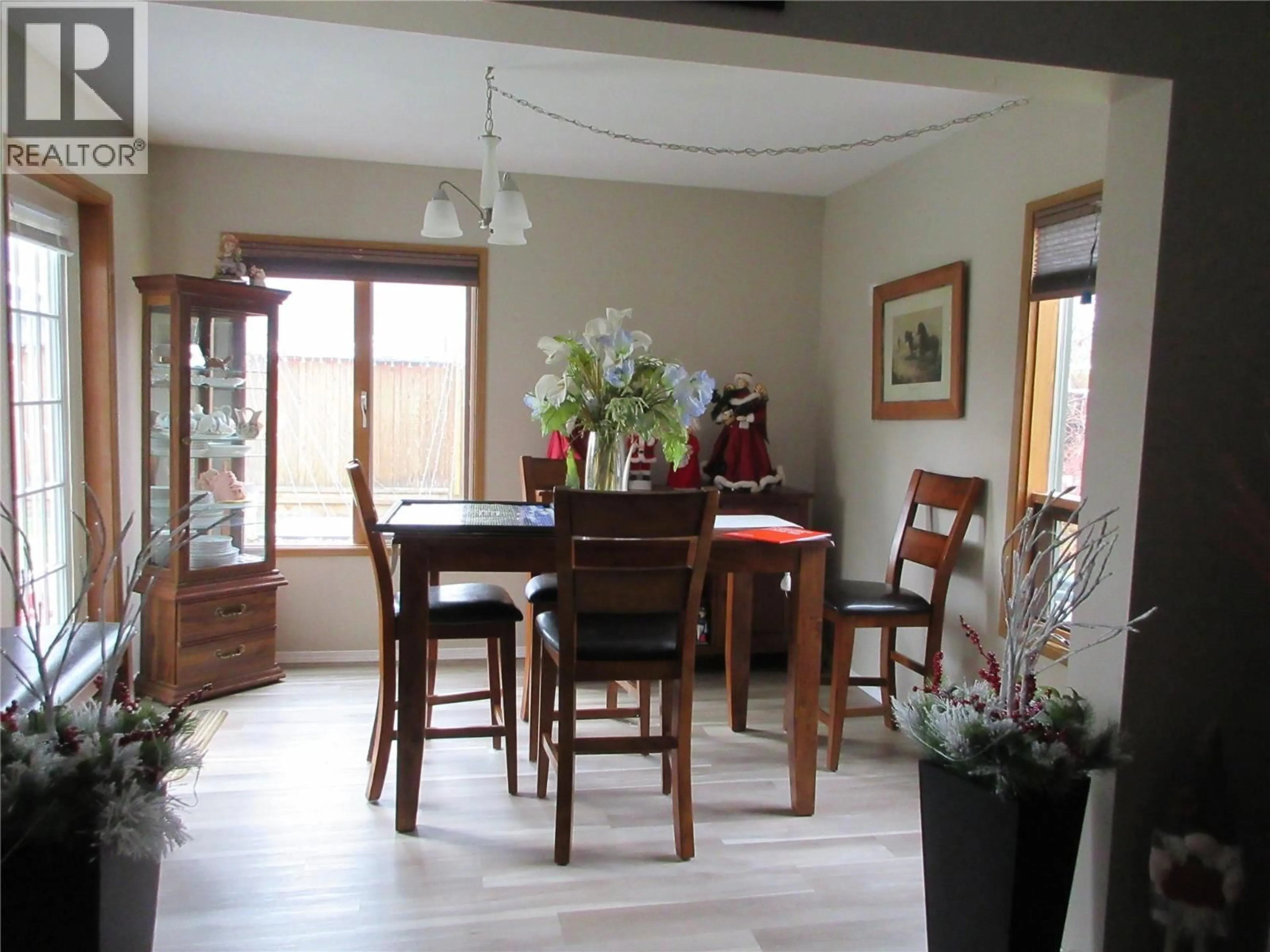 Dining room, wood/laminate floor for 3402 - 415 COMMONWEALTH ROAD, Kelowna British Columbia v4v2m4