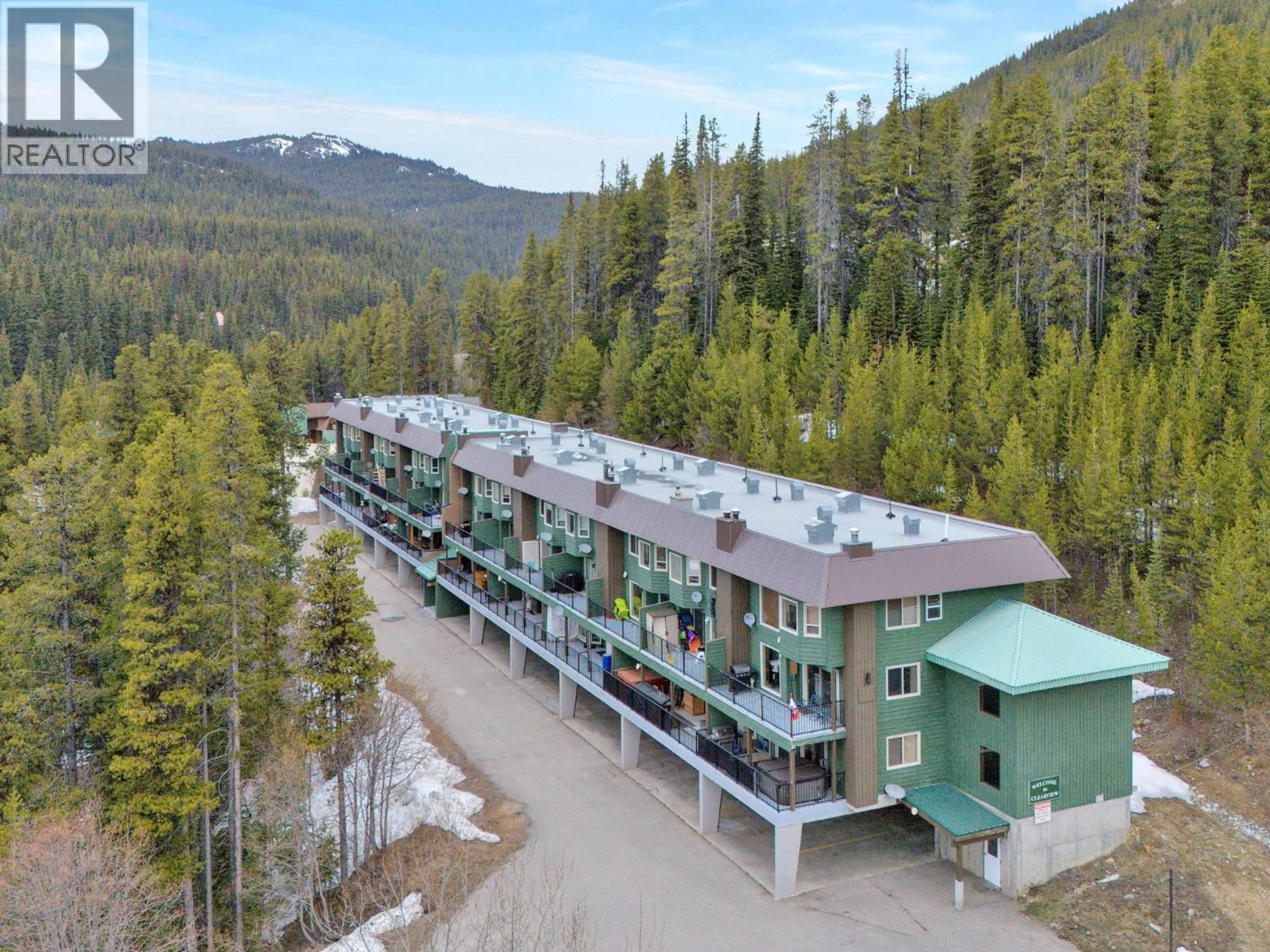 A pic from outside/outdoor area/front of a property/back of a property/a pic from drone, mountain view for 903 - 225 CLEARVIEW ROAD, Apex Mountain British Columbia V0X1K0