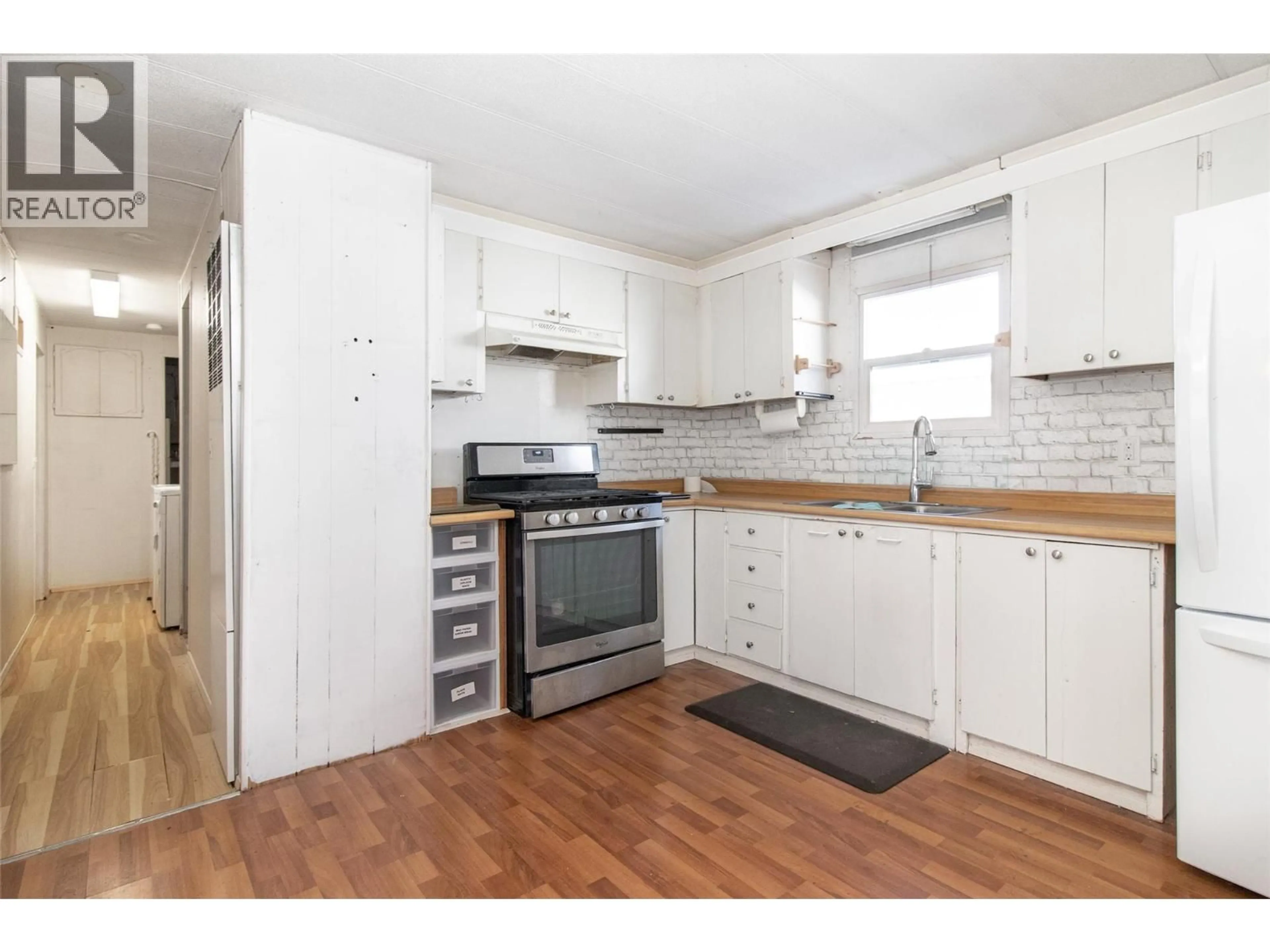 Standard kitchen, wood/laminate floor for 39 - 3745 LAKESHORE ROAD, Kelowna British Columbia V1W3K4