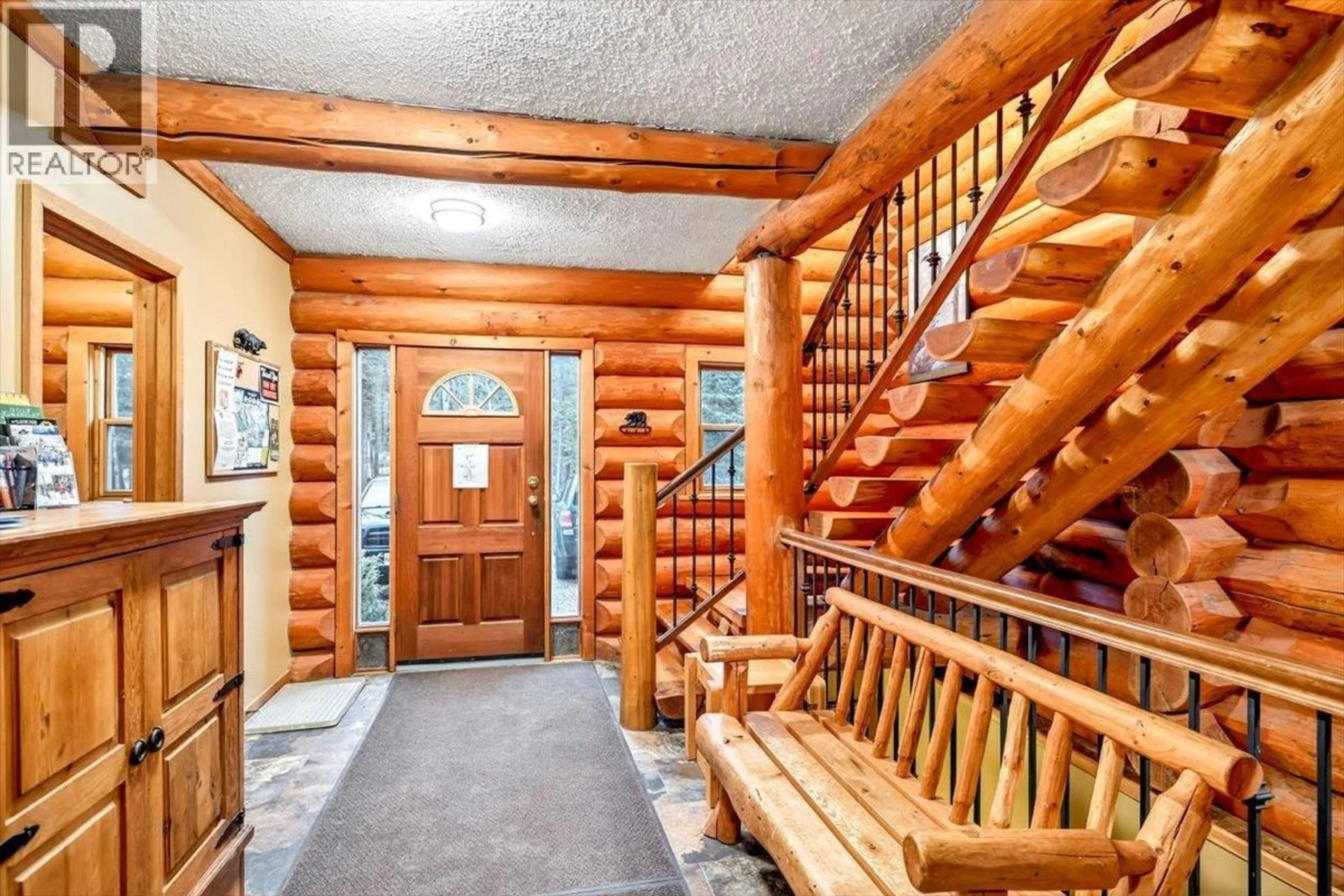 Indoor foyer for 4580 TIMBERLINE CRESCENT, Fernie British Columbia V0B1M6