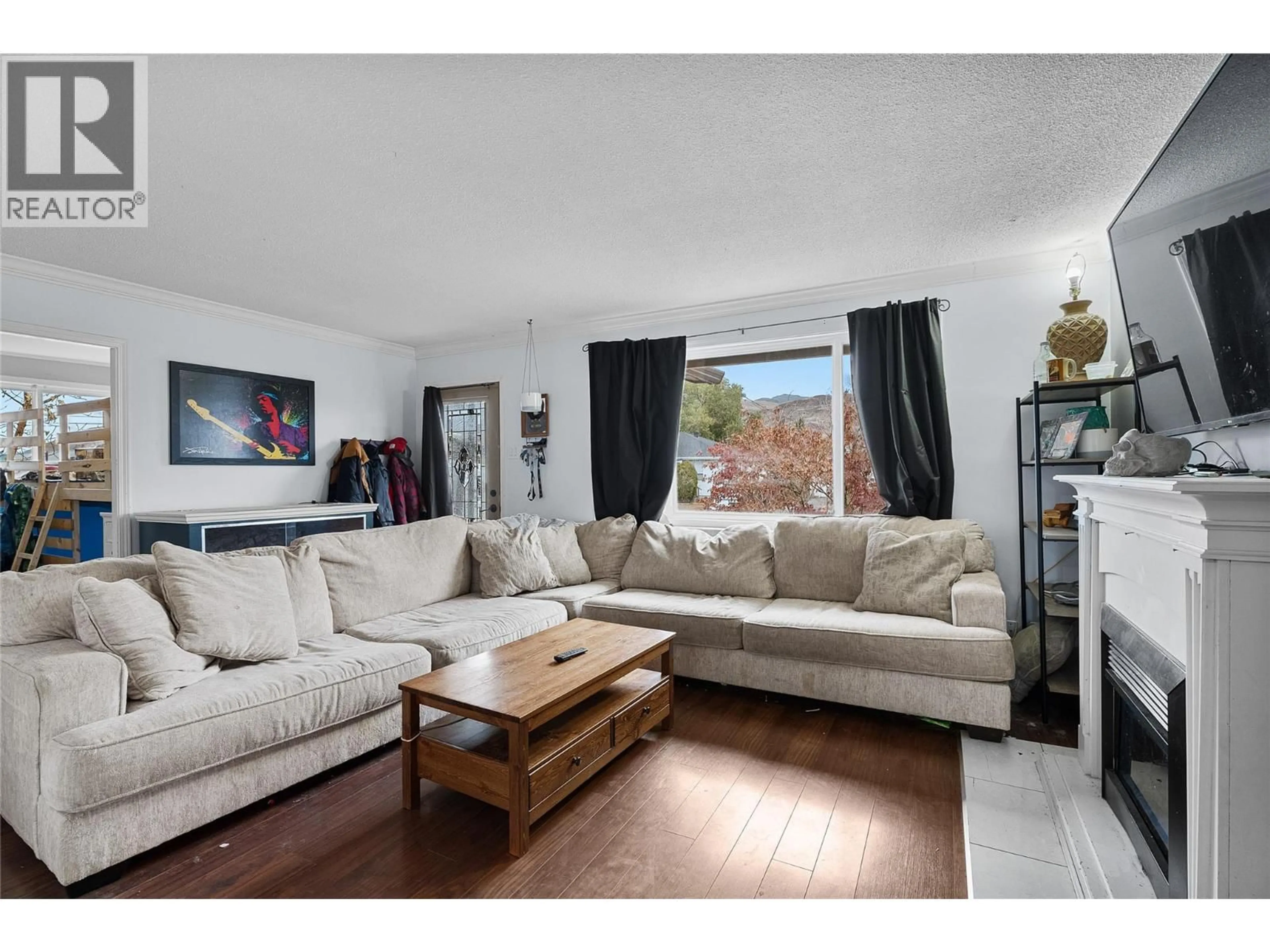 Living room with furniture, unknown for 1153 LETHBRIDGE AVENUE, Kamloops British Columbia V2B1Y3
